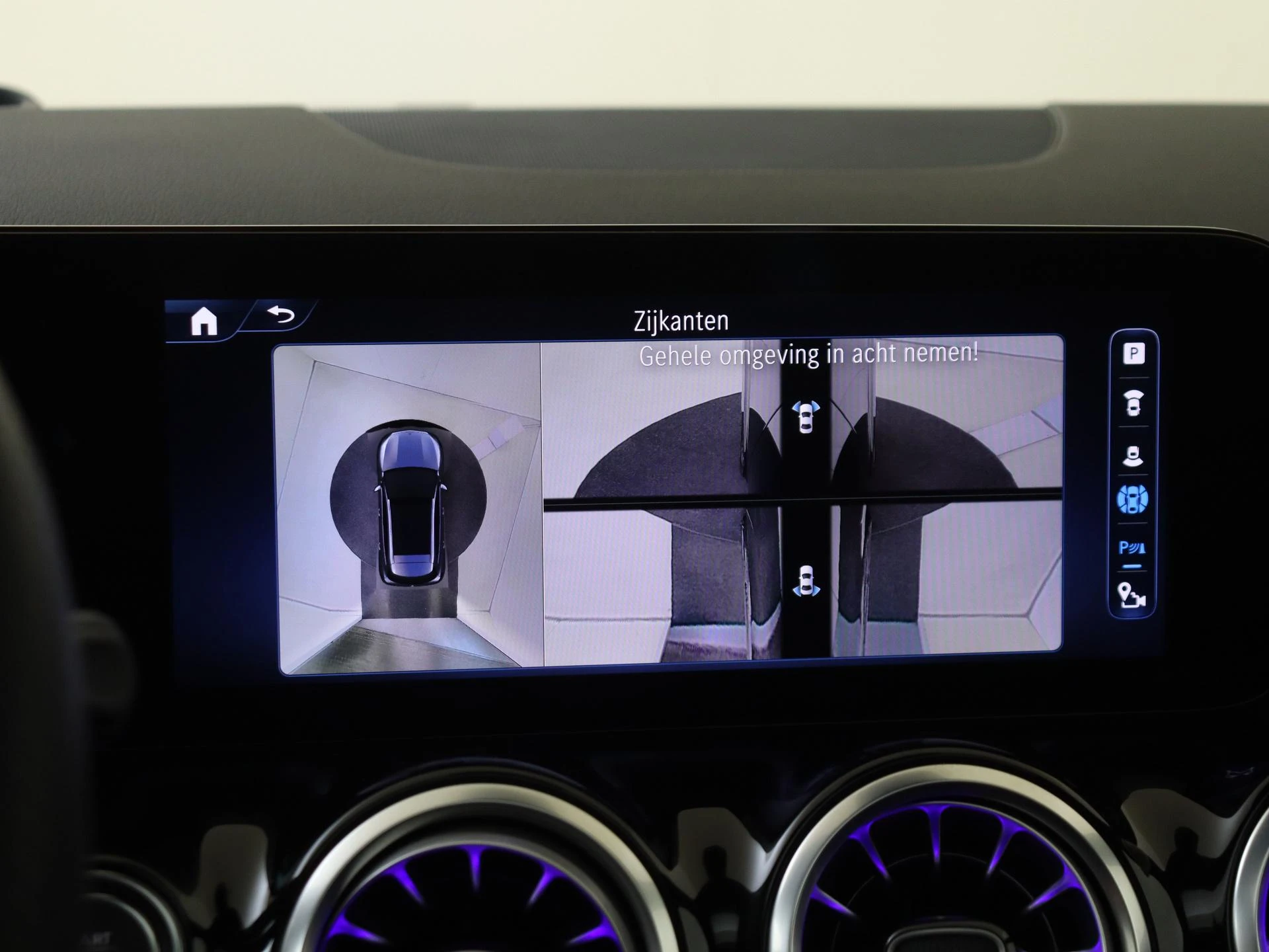 Mercedes-Benz-GLA-image-18