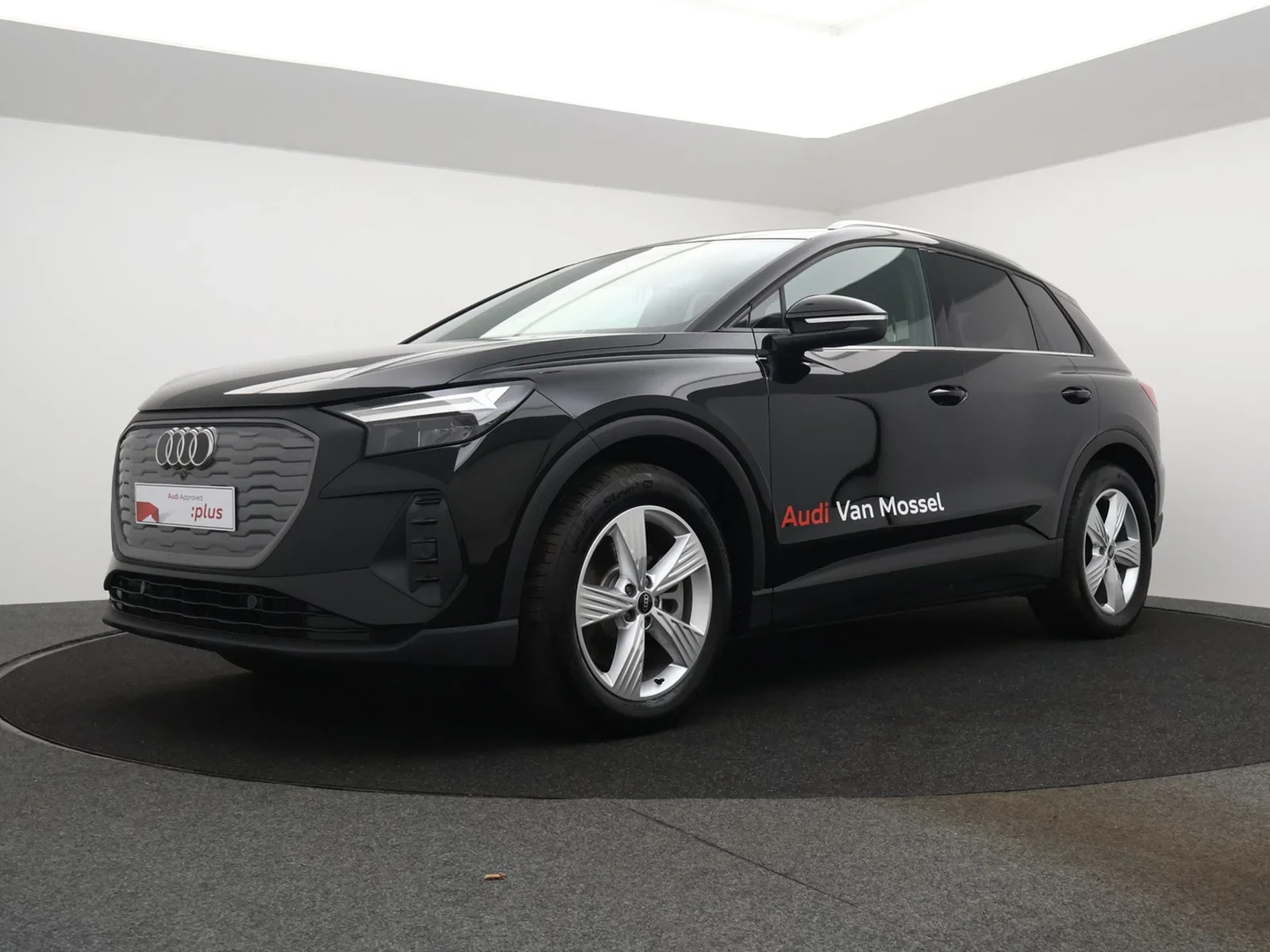 Audi-Q4 e-tron-image-0