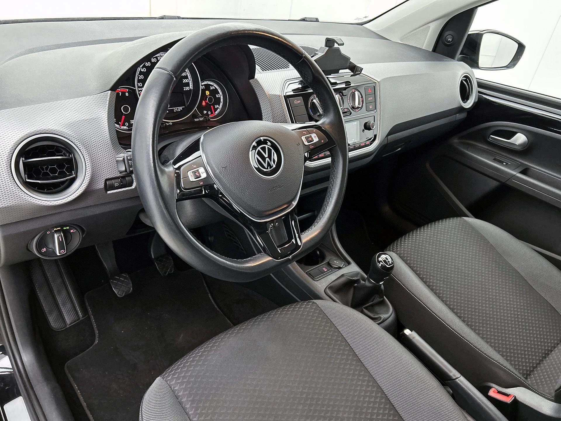 Volkswagen-up!-image-18