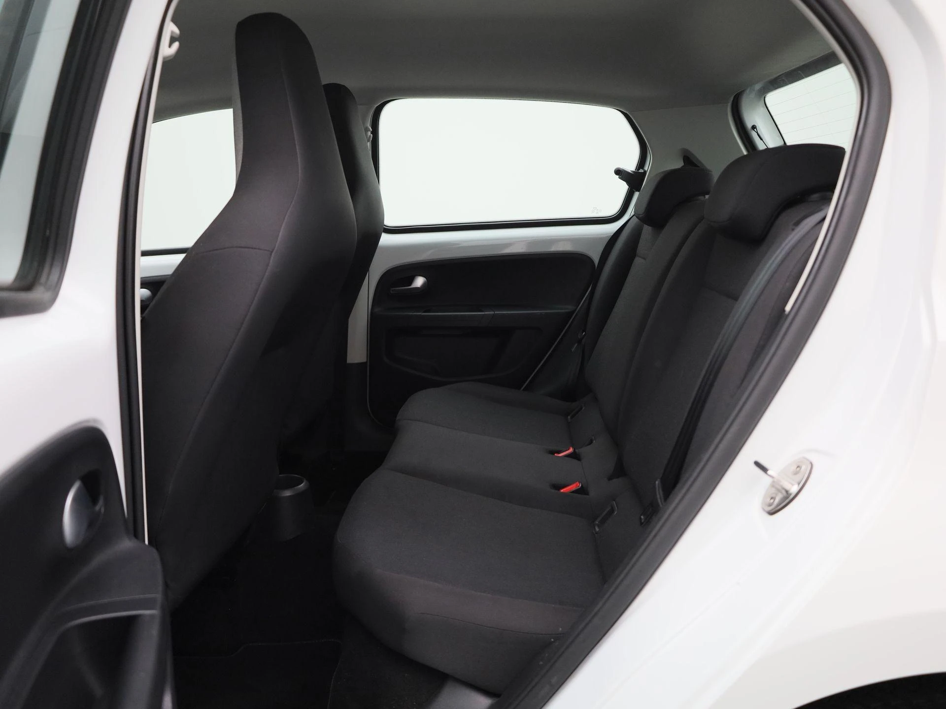 Volkswagen-up!-image-11