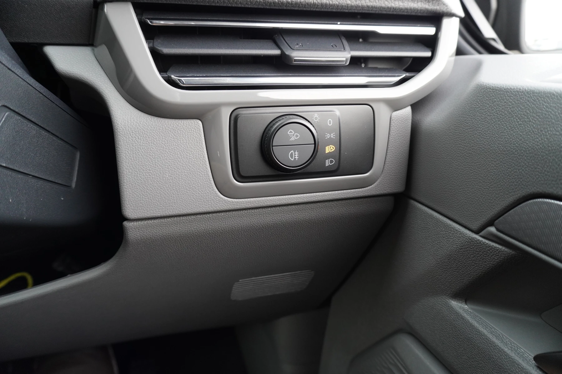Volkswagen-Transporter-image-37