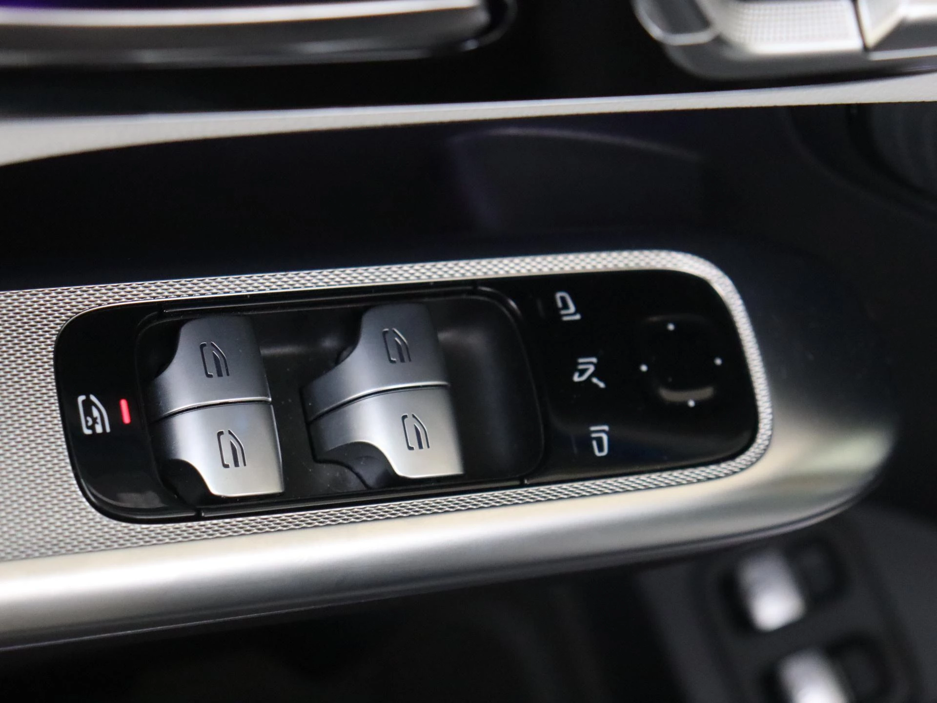 Mercedes-Benz-GLC-image-25