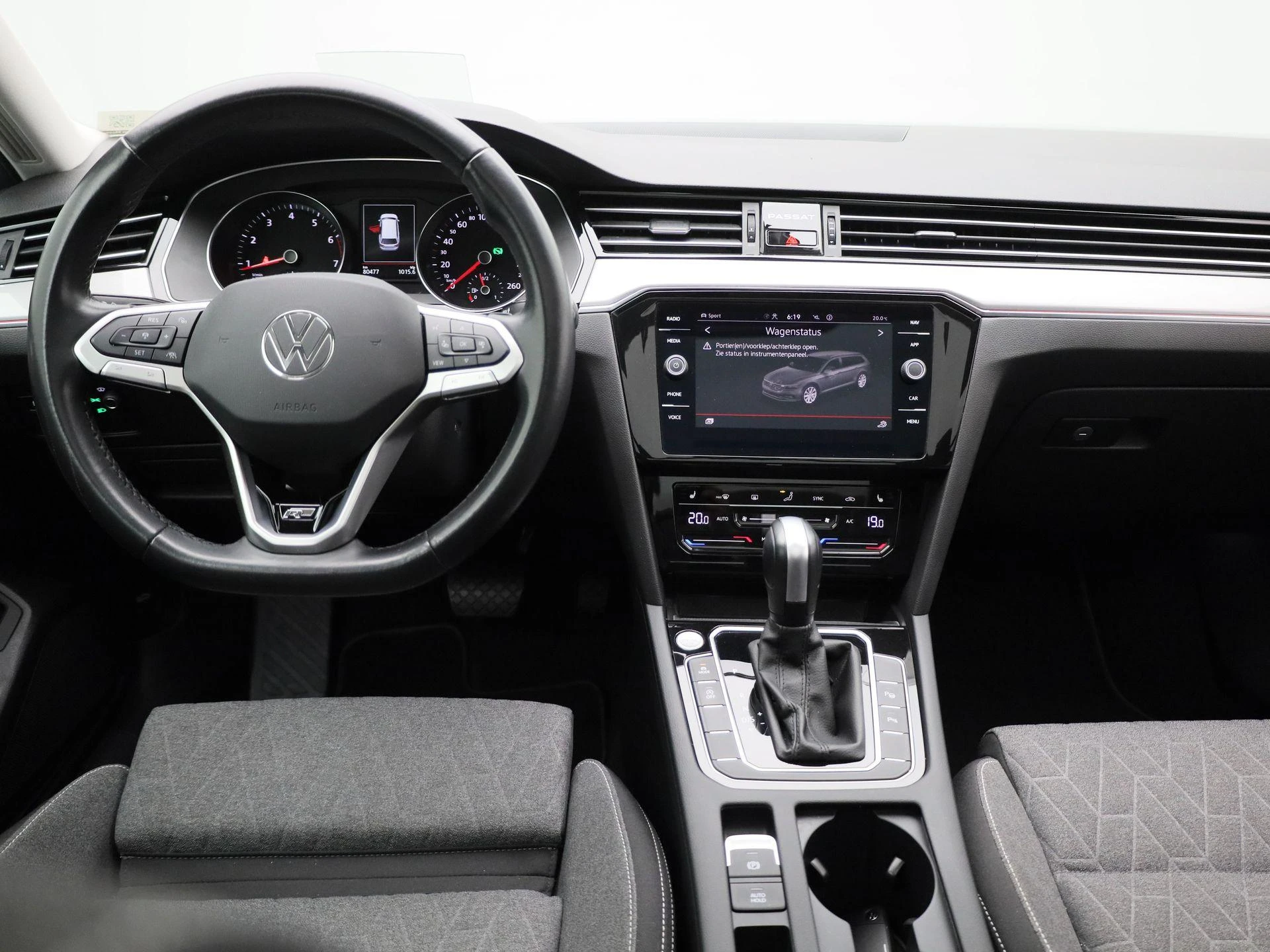 Volkswagen-Passat-image-6