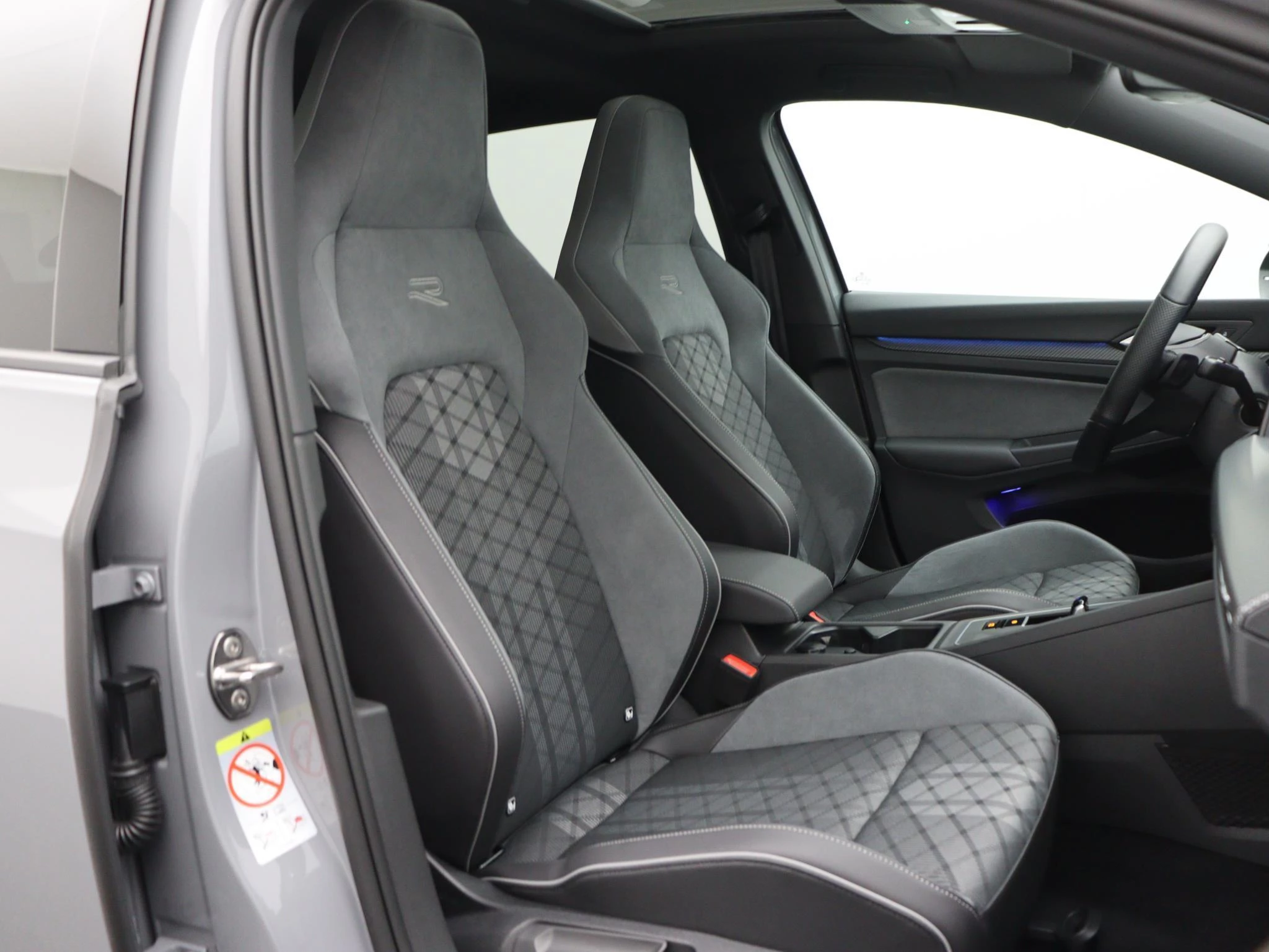 Volkswagen-Golf-image-29