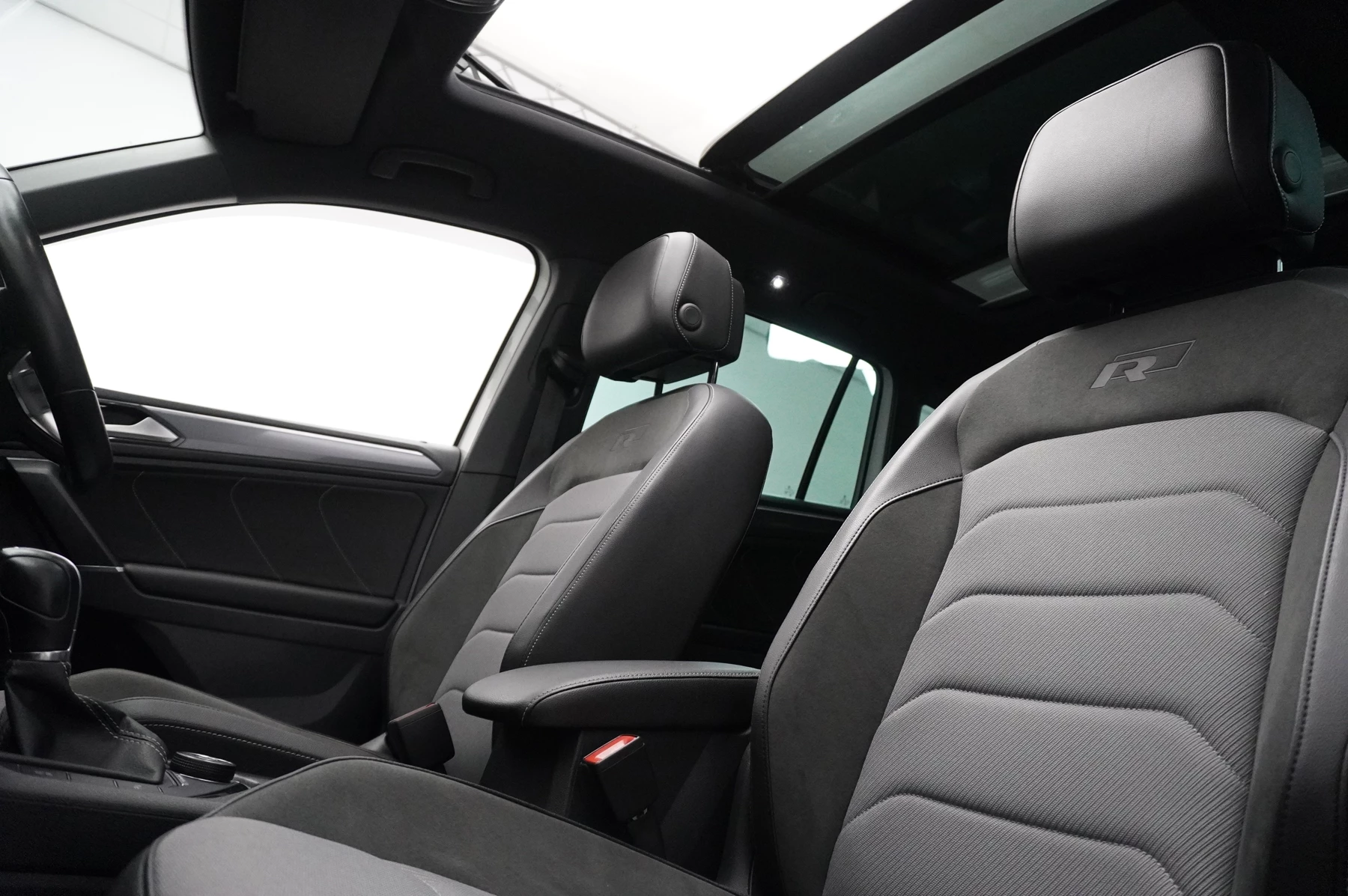 Volkswagen-Tiguan-image-11