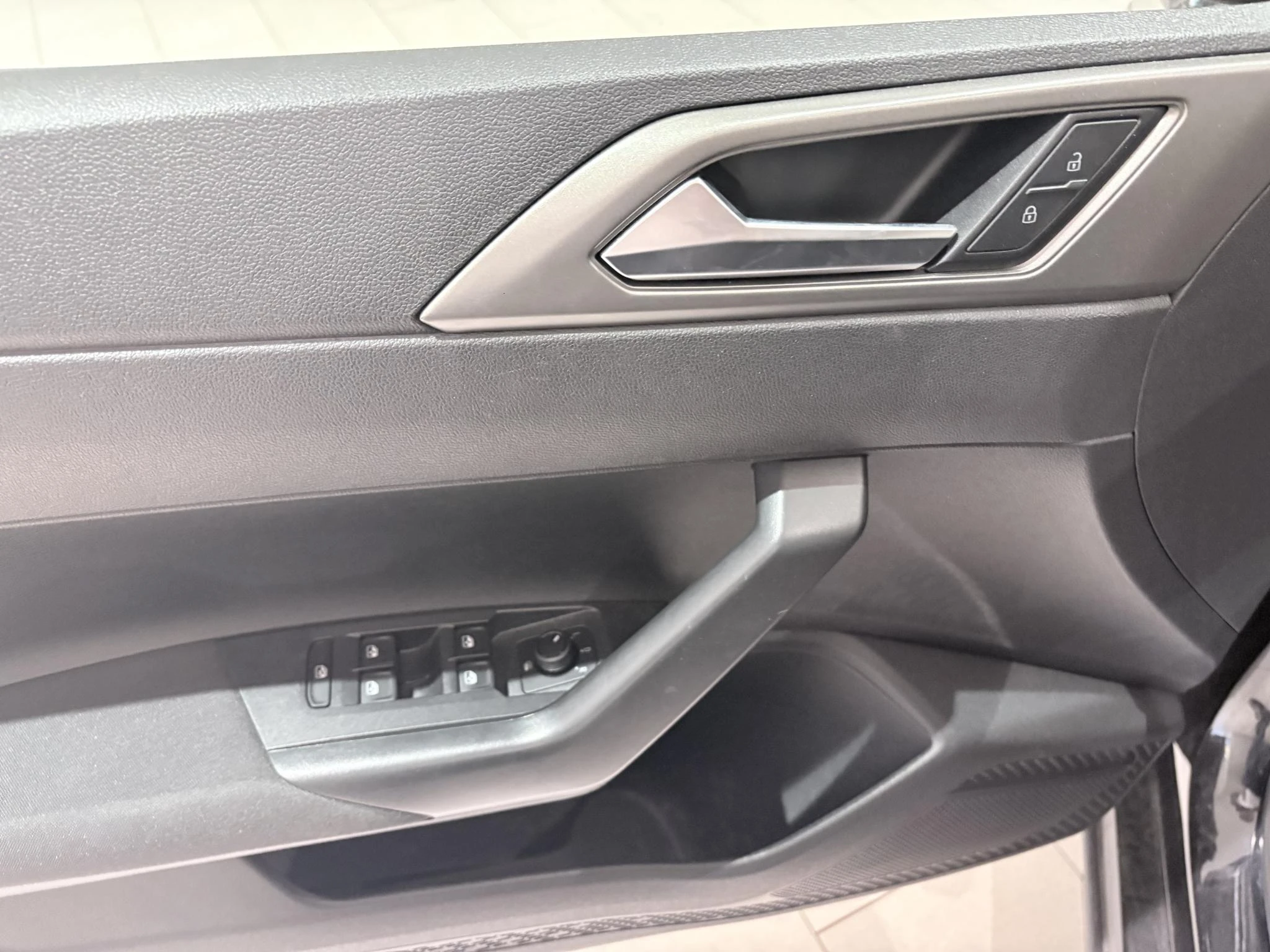 Volkswagen-Polo-image-10
