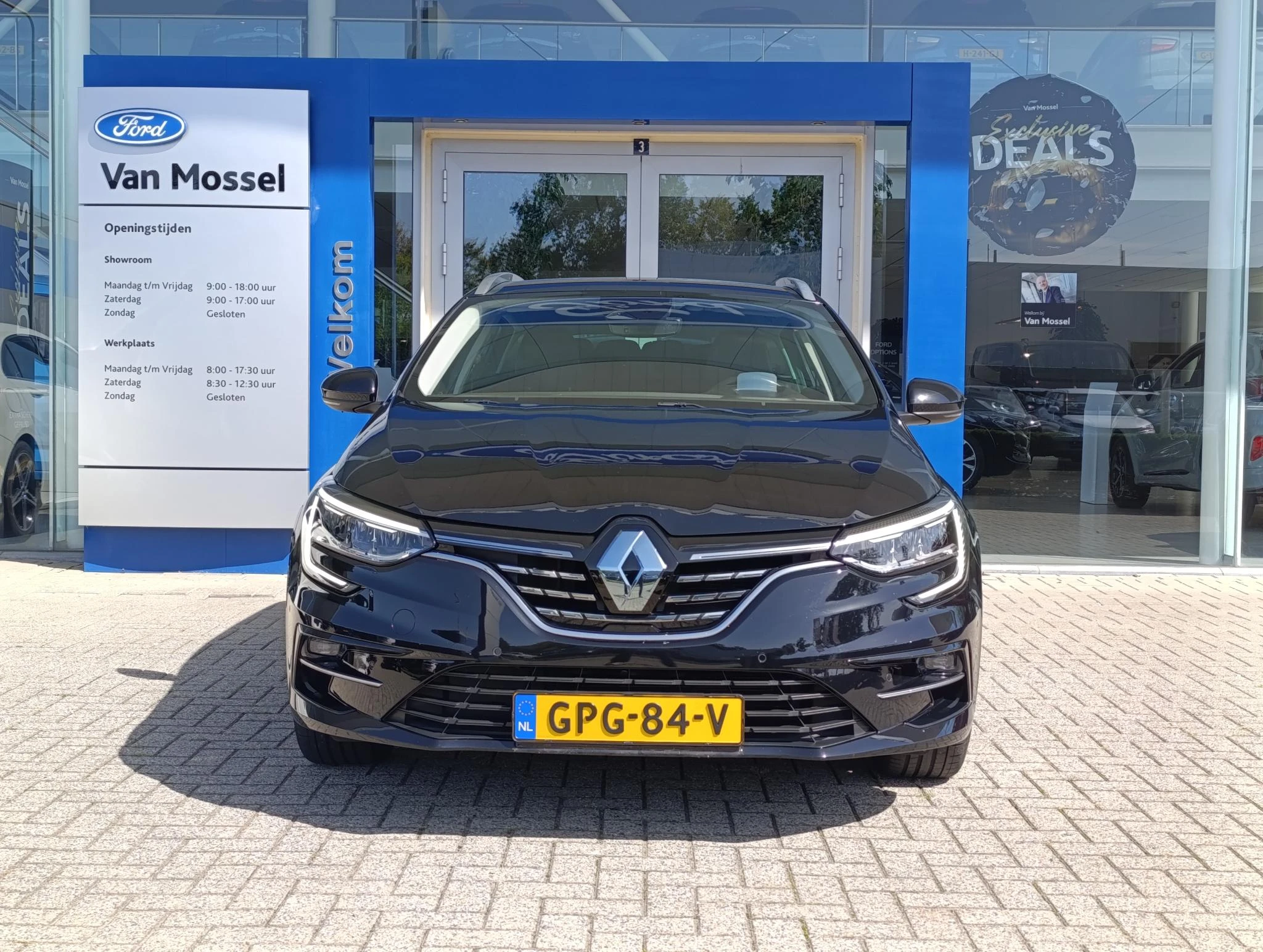 Renault-Megane E-Tech-image-3