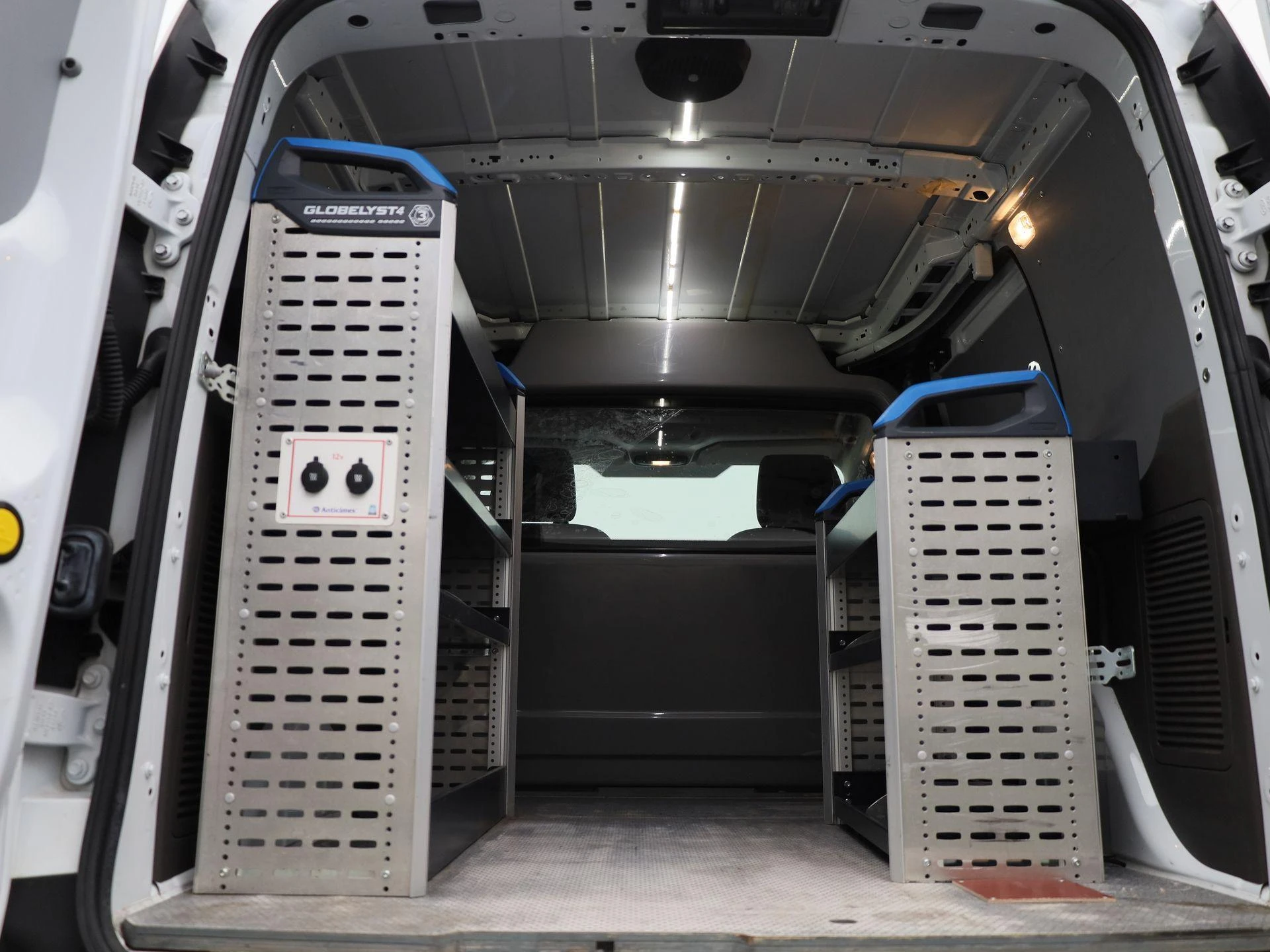 Ford-Transit Connect-image-17