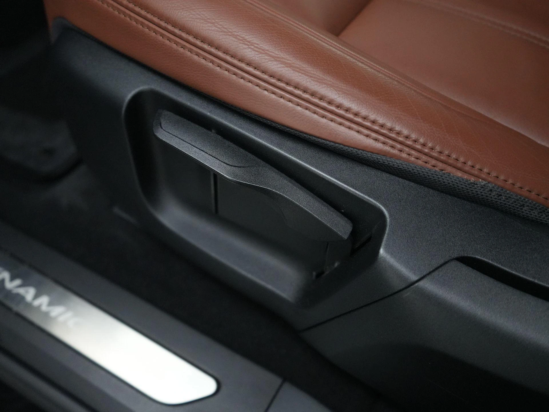 Land Rover-Range Rover Evoque-image-29
