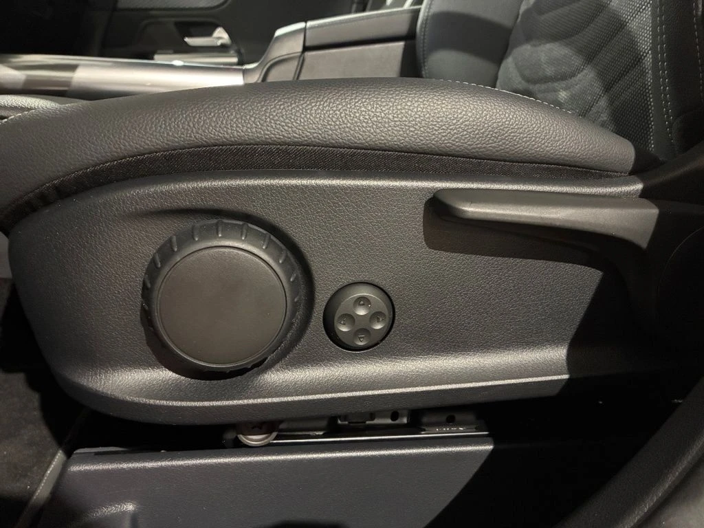 Mercedes-Benz-GLA 200 d-image-8