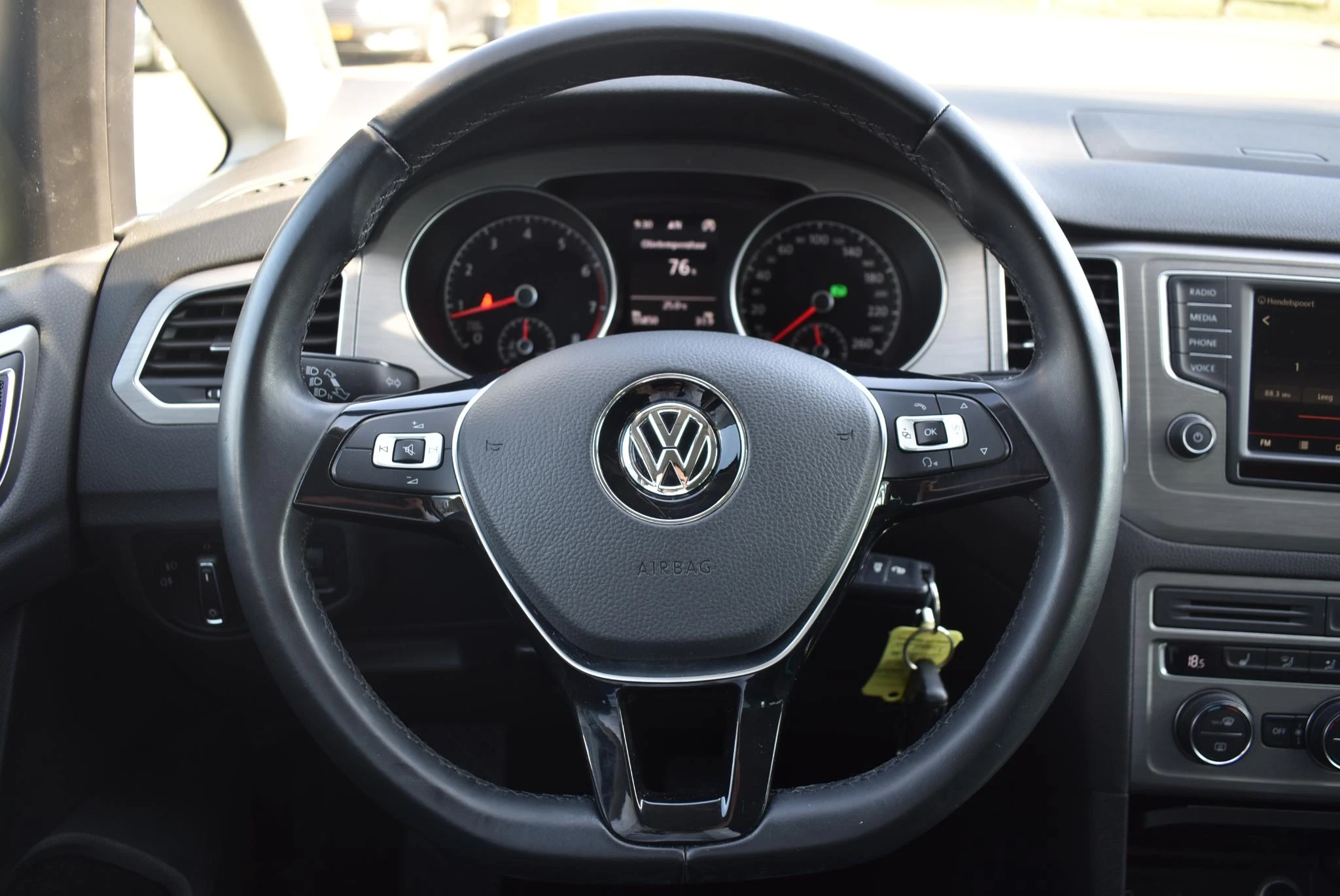 Volkswagen-Golf Sportsvan-image-20