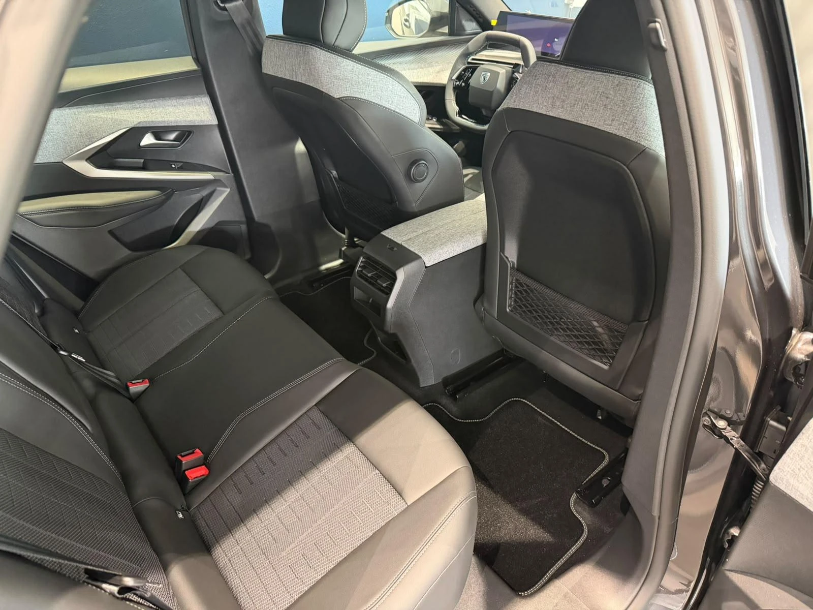 Peugeot-e-3008-image-14