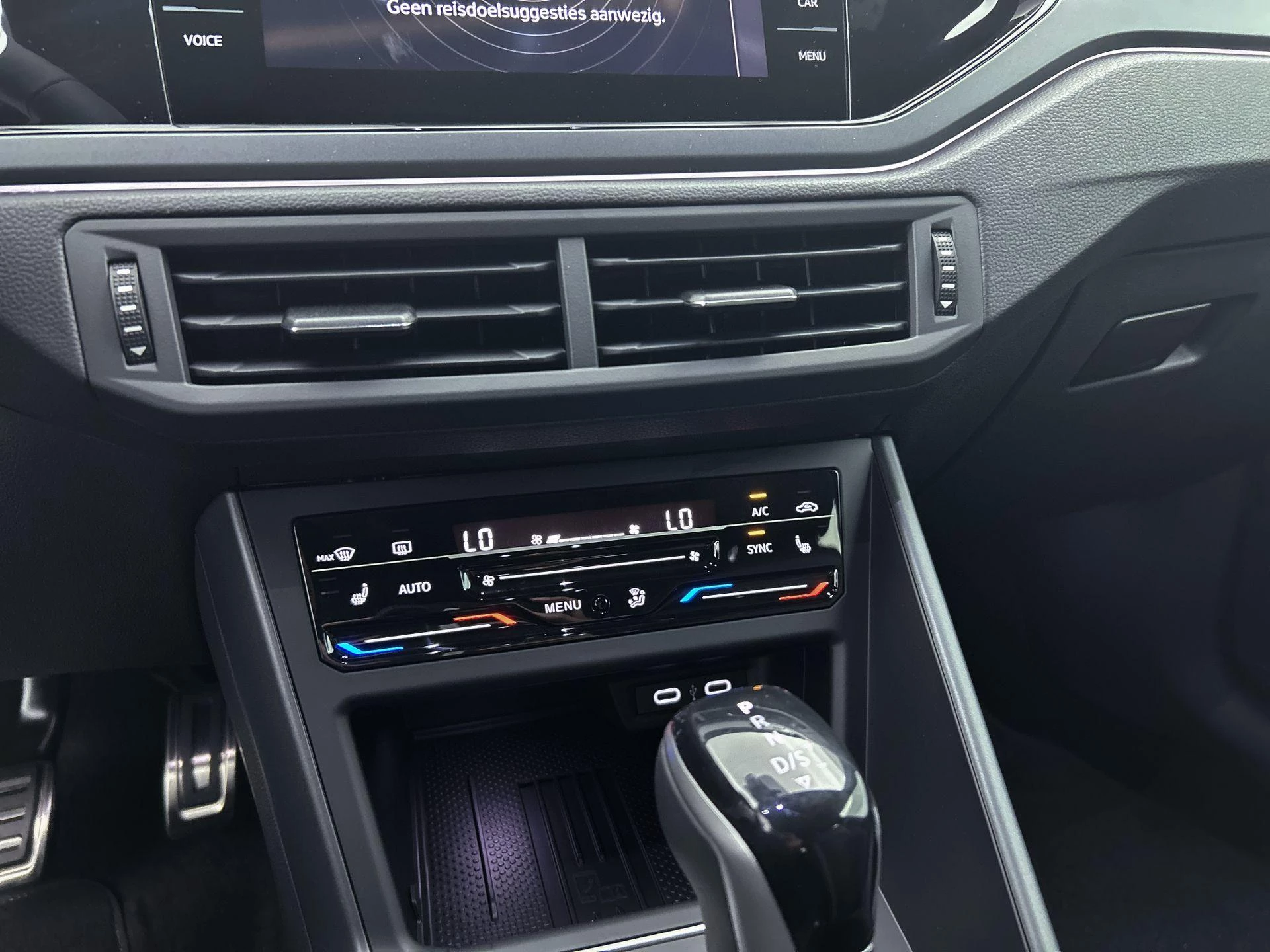 Volkswagen-Polo-image-13