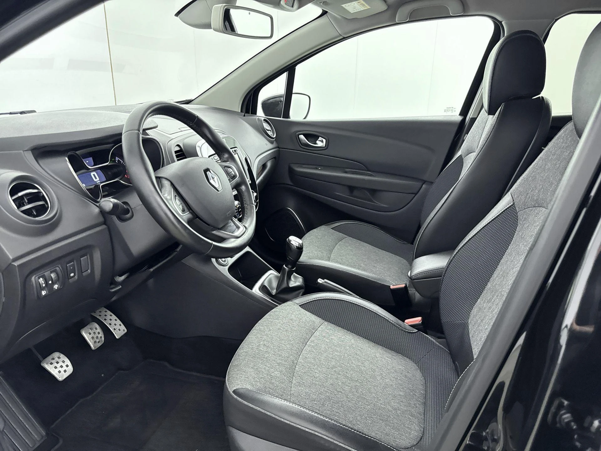 Renault-Captur-image-16