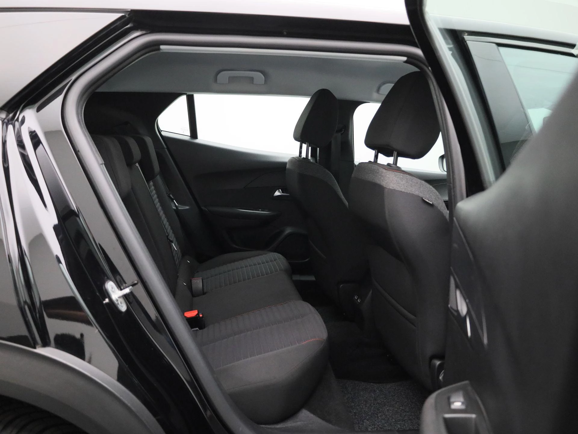 Peugeot e-2008 EV Active 50 kWh