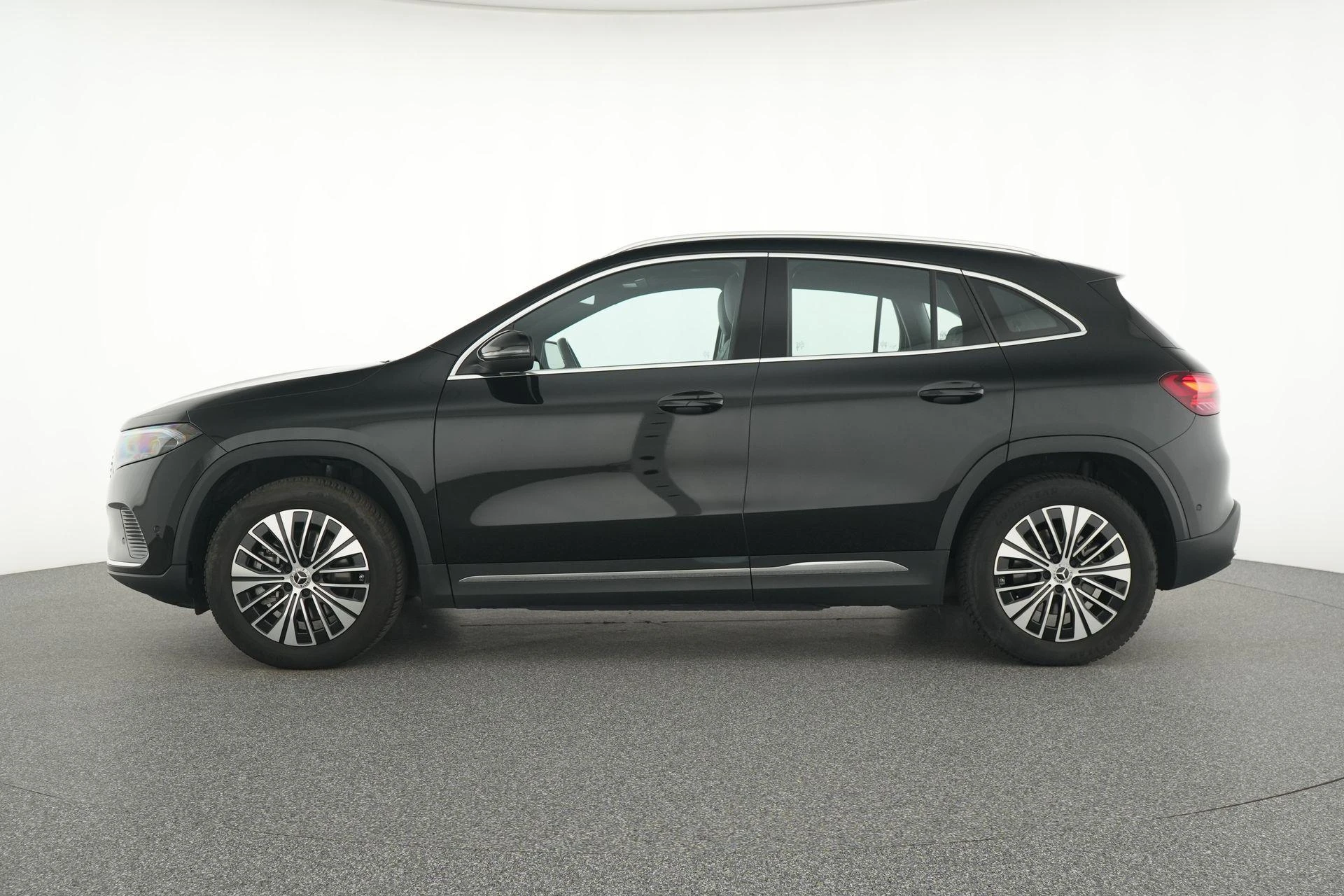 Mercedes-Benz-EQA-image-7