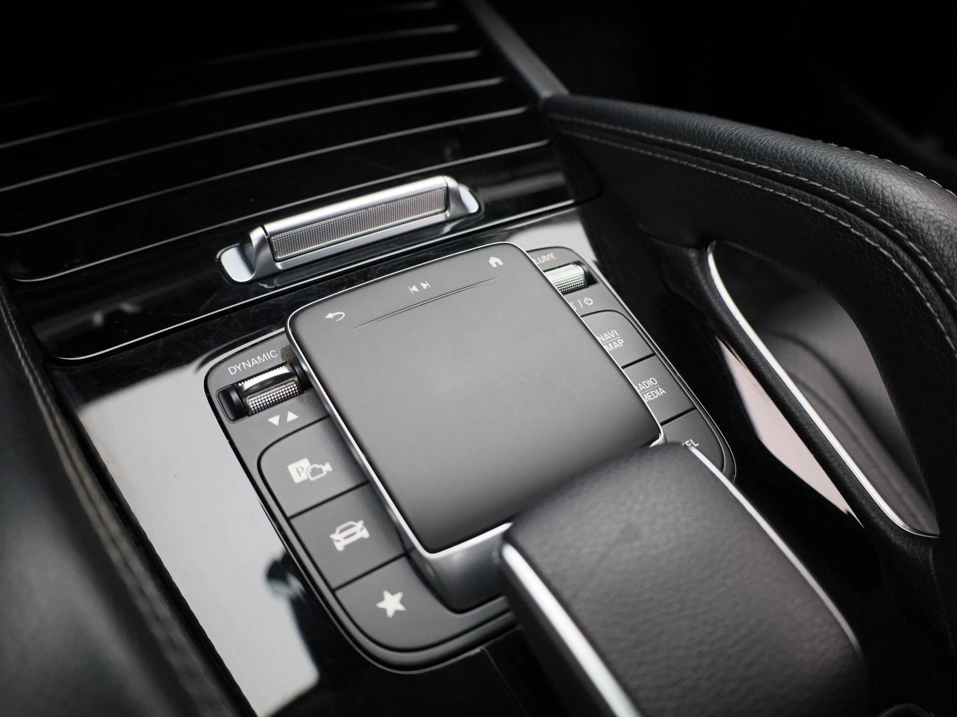 Mercedes-Benz GLE 350 de Business Solution + LEDER + TREKHAAK + LED + CAMERA +