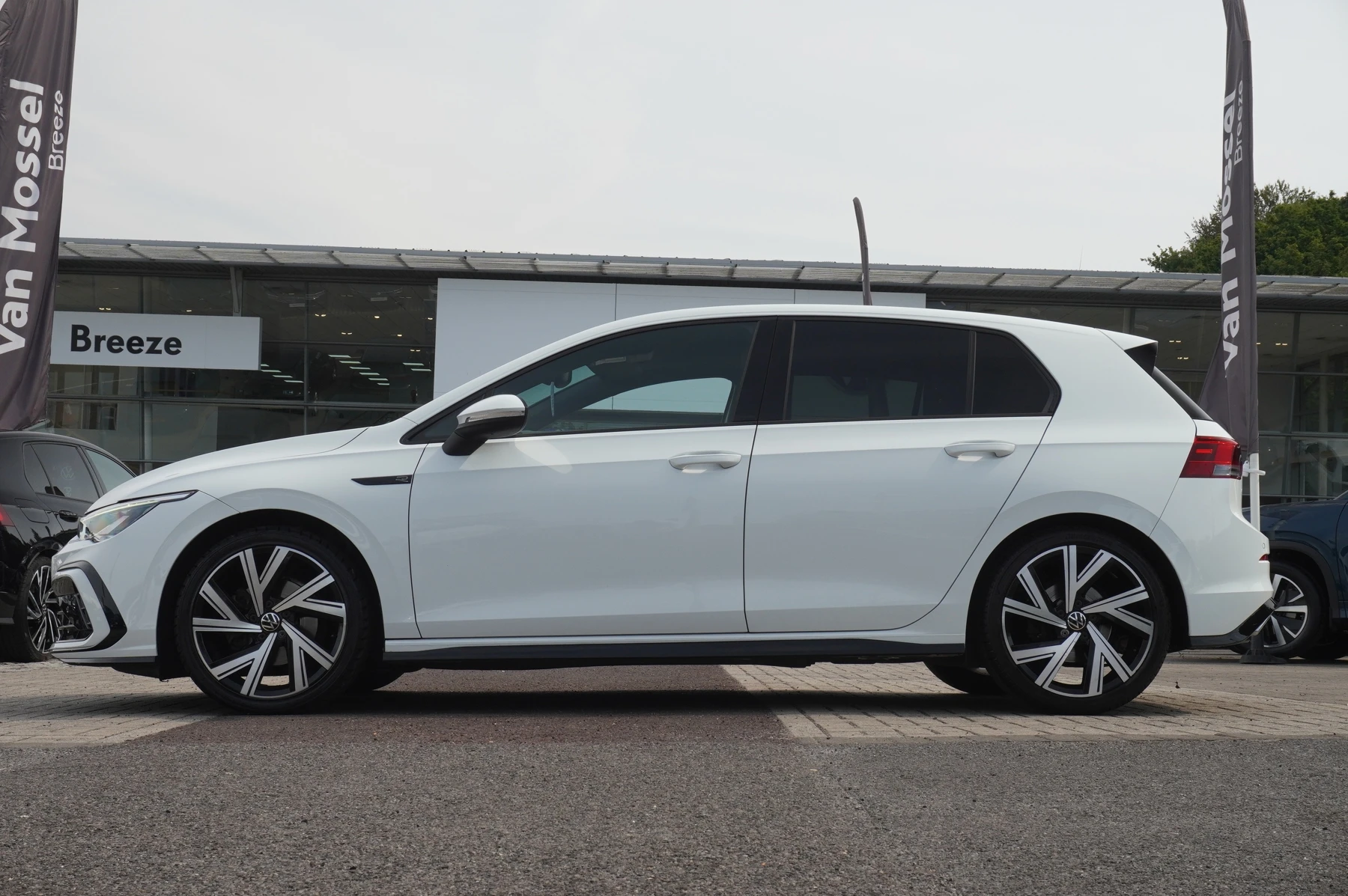 Volkswagen-Golf-image-19