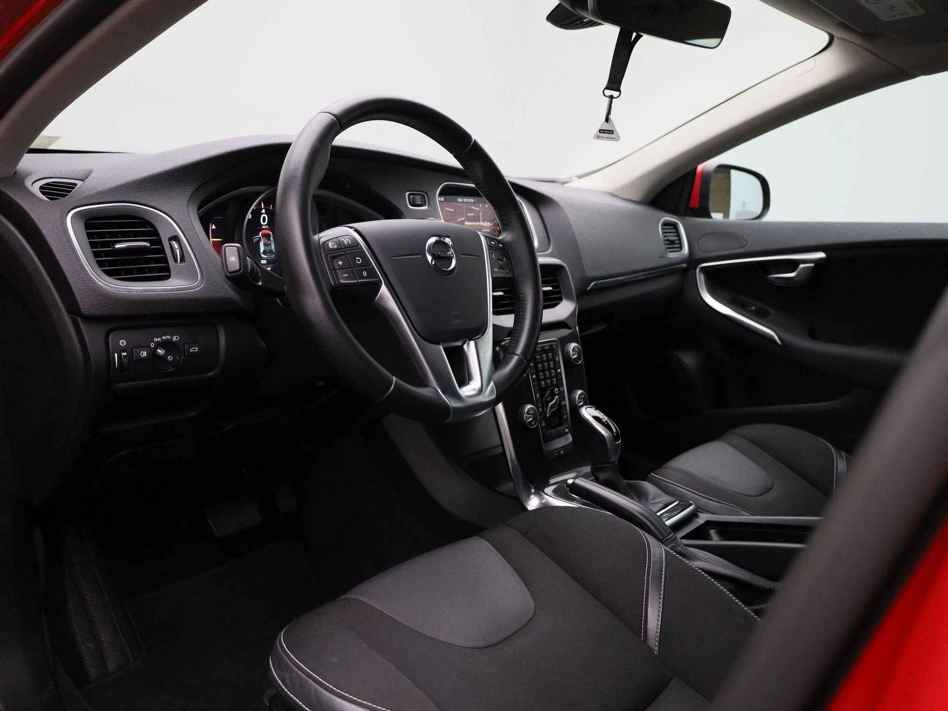 Volvo-V40-image-33