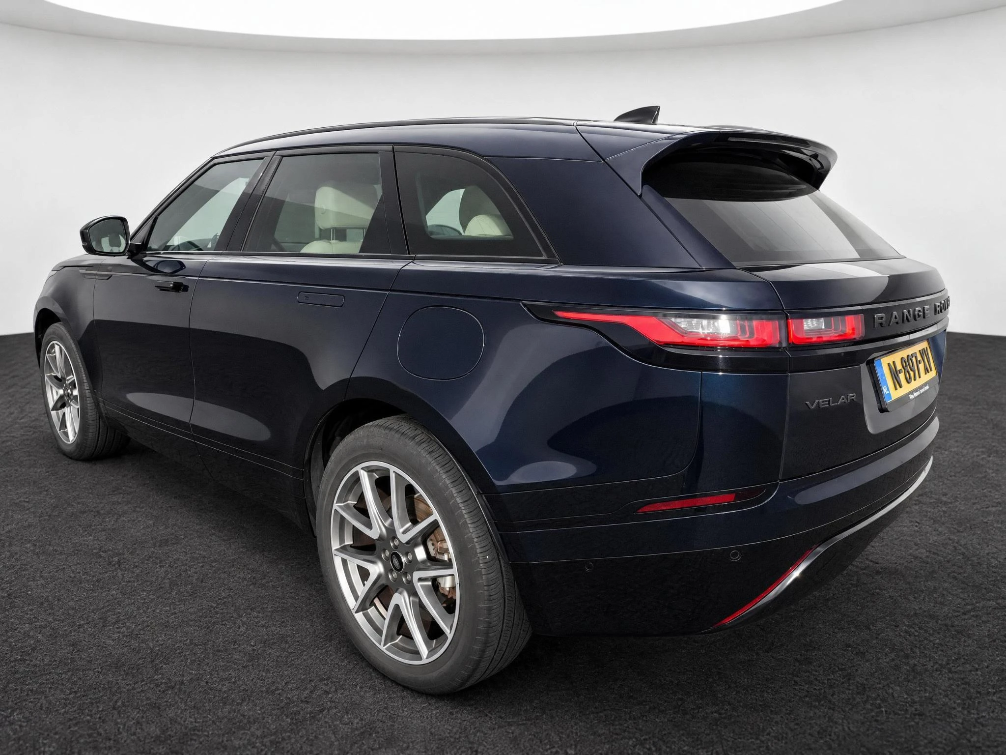 Land Rover-Range Rover Velar-image-3