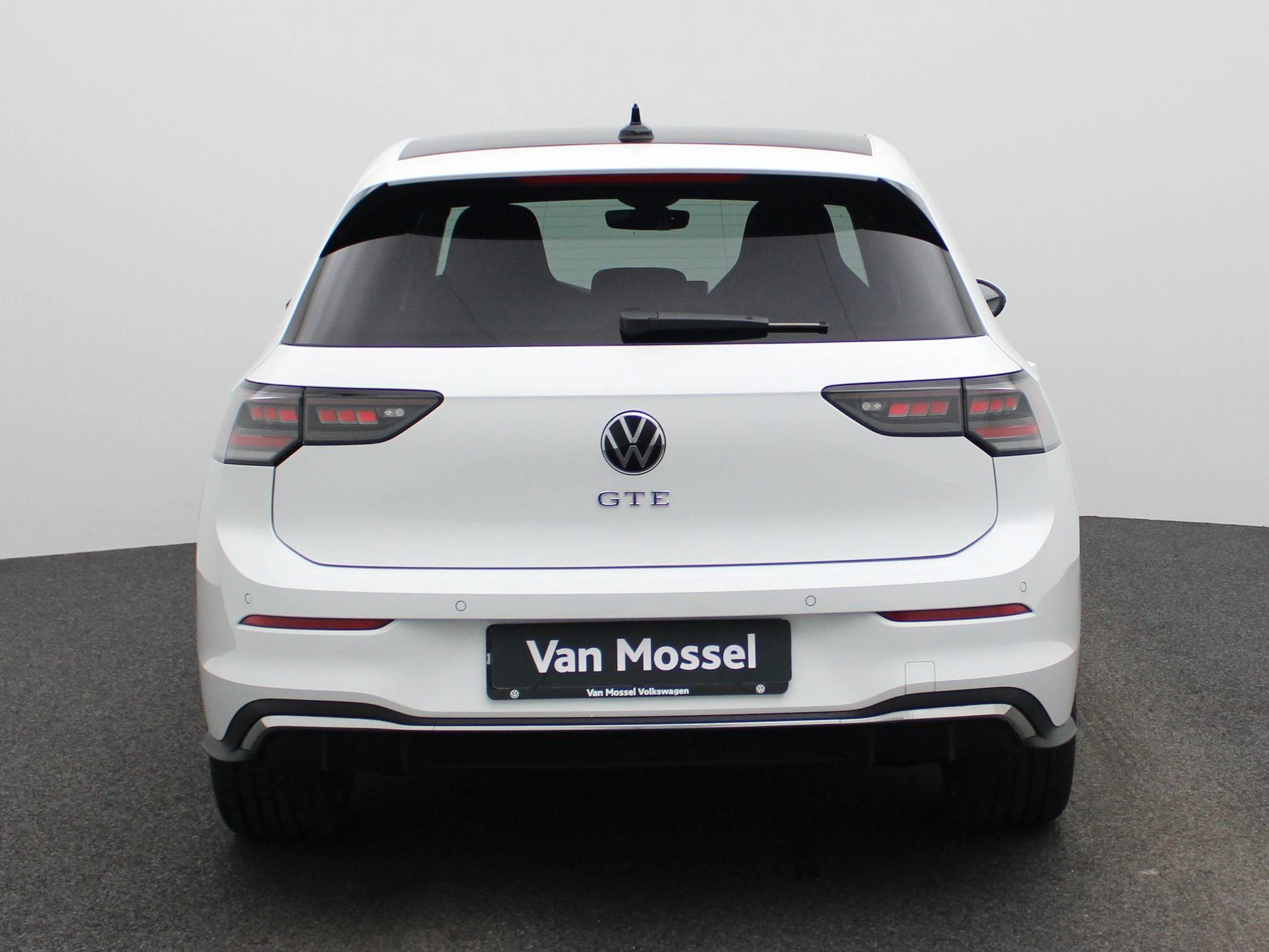 Volkswagen-Golf-image-4