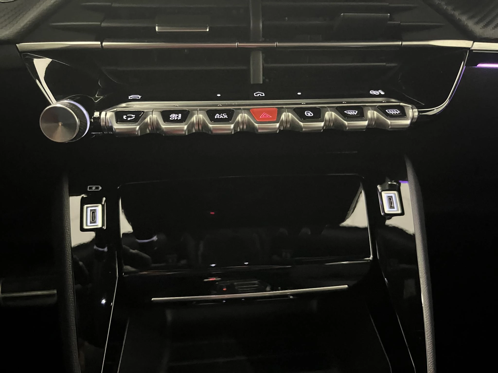 Peugeot-e-2008-image-12