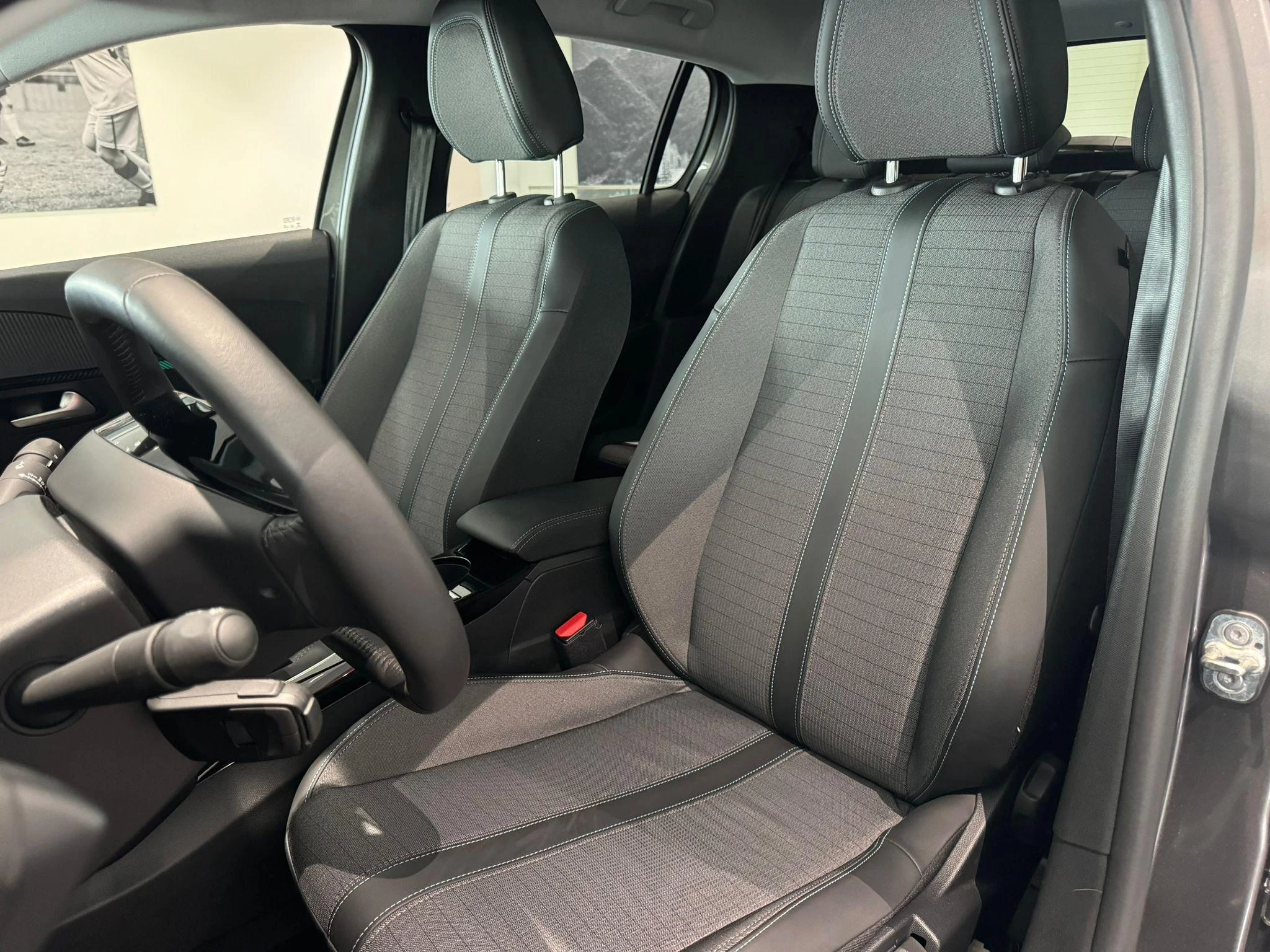 Peugeot-208-image-12