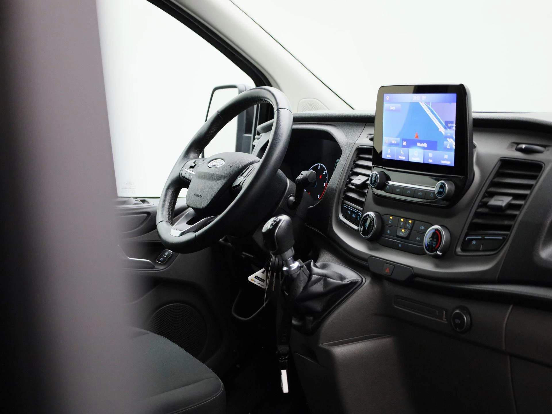 Ford-Transit Custom-image-6