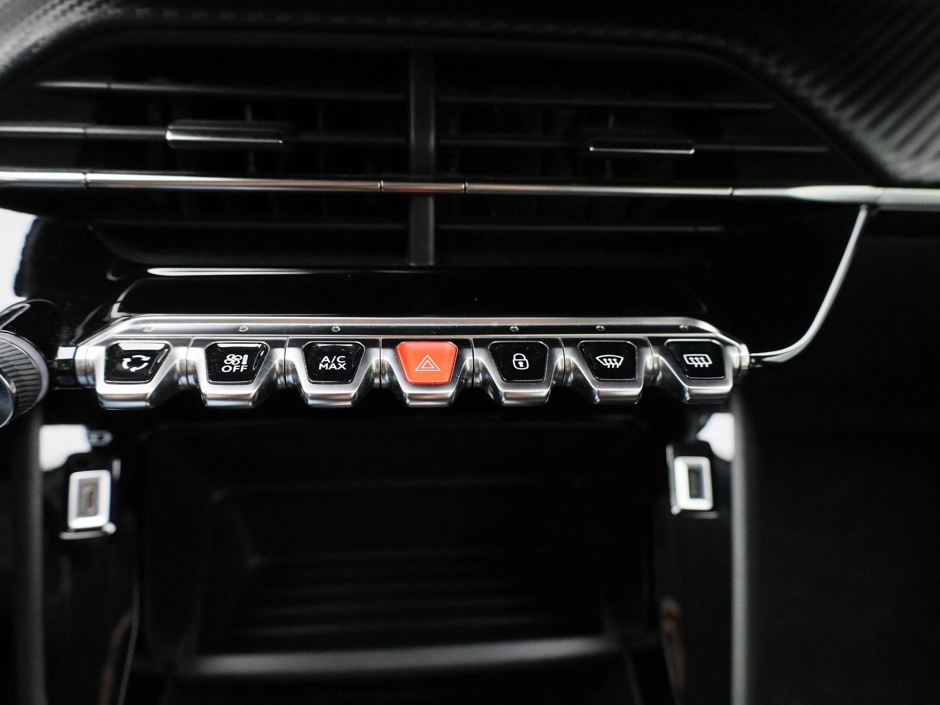 Peugeot-e-2008-image-21