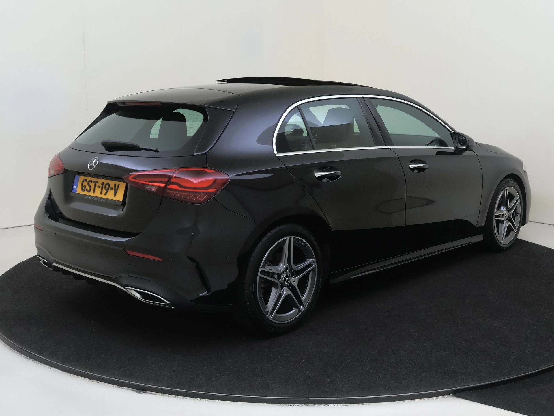 Mercedes-Benz-A-Klasse-image-3