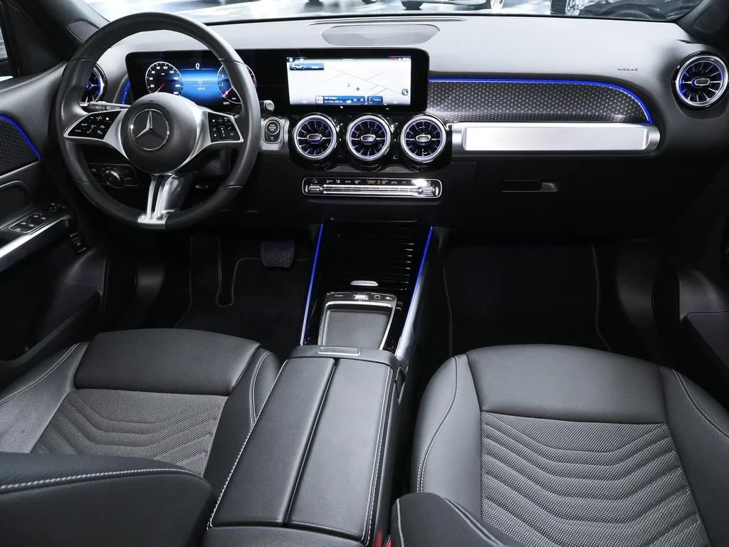 Mercedes-Benz-GLB 200-image-13