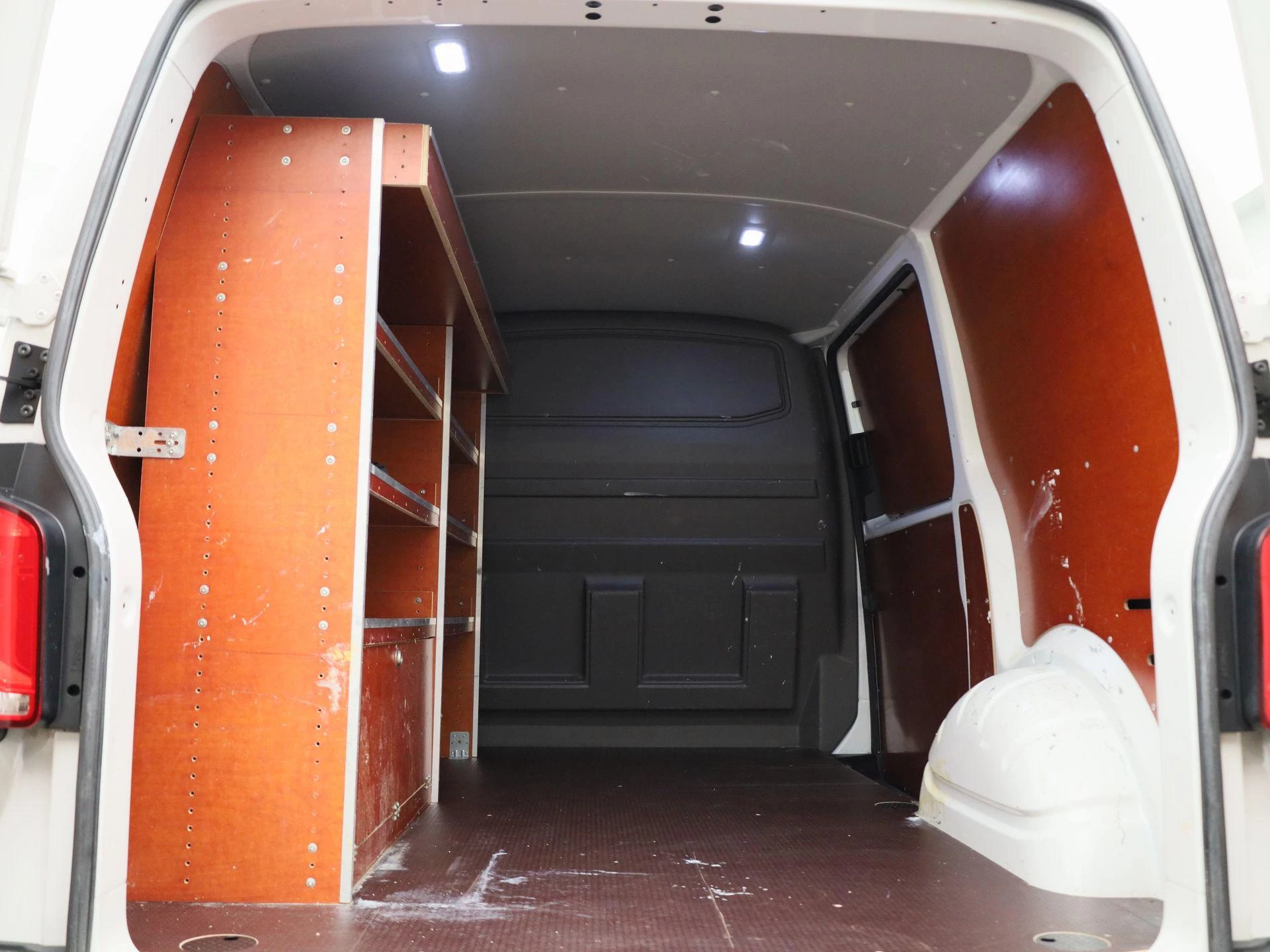 Volkswagen-Transporter-image-16
