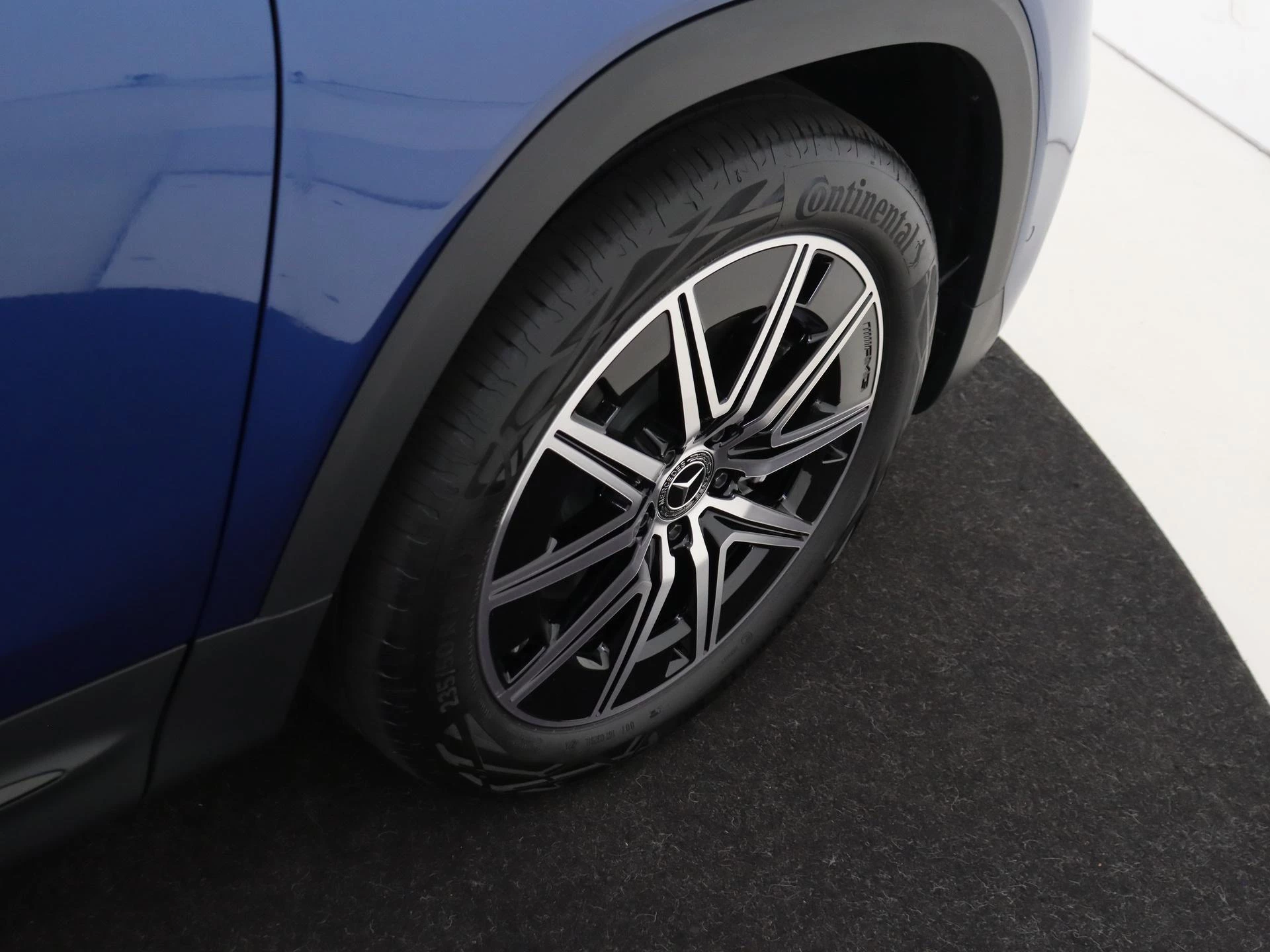 Mercedes-Benz-EQB-image-5