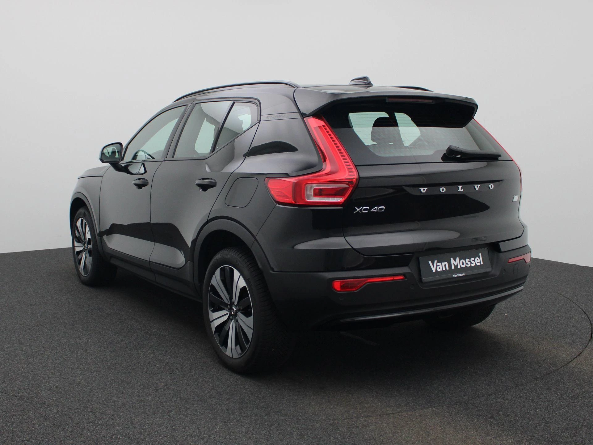 Volvo-XC40-image-1