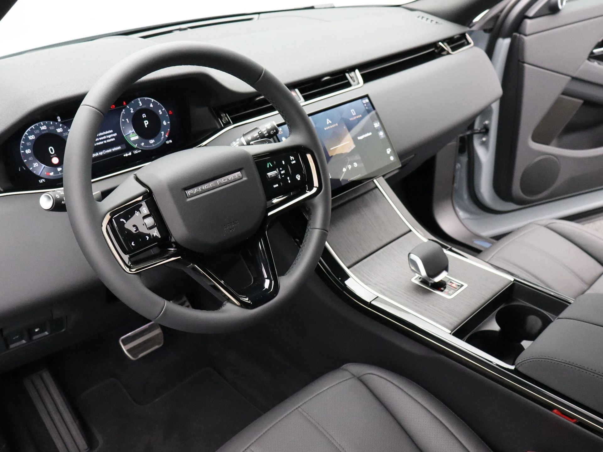 Land Rover-Range Rover Evoque-image-24