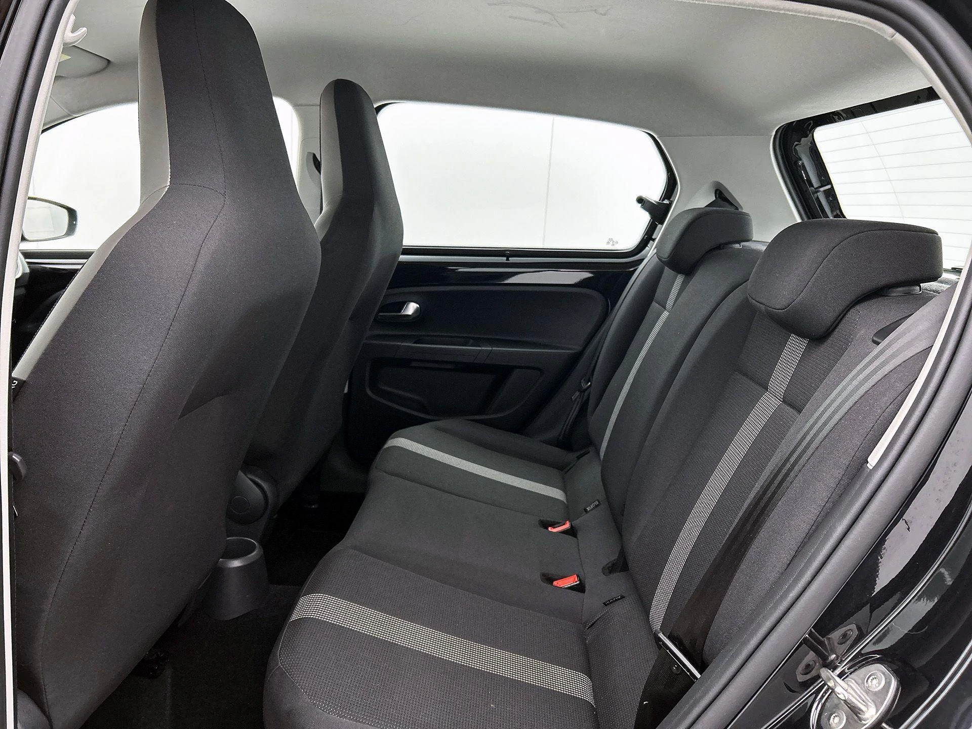 Volkswagen-up!-image-25
