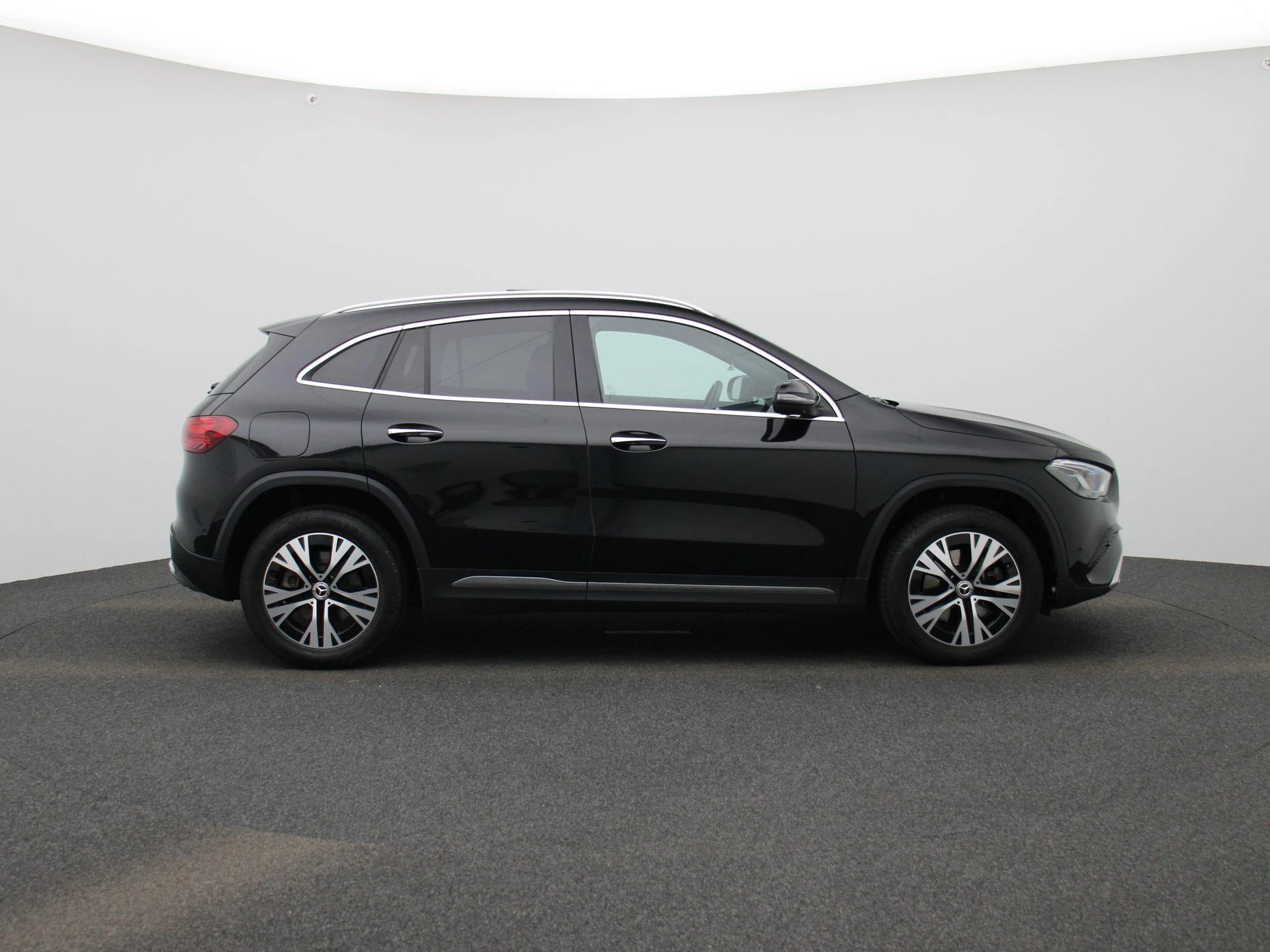 Mercedes-Benz-GLA-image-5