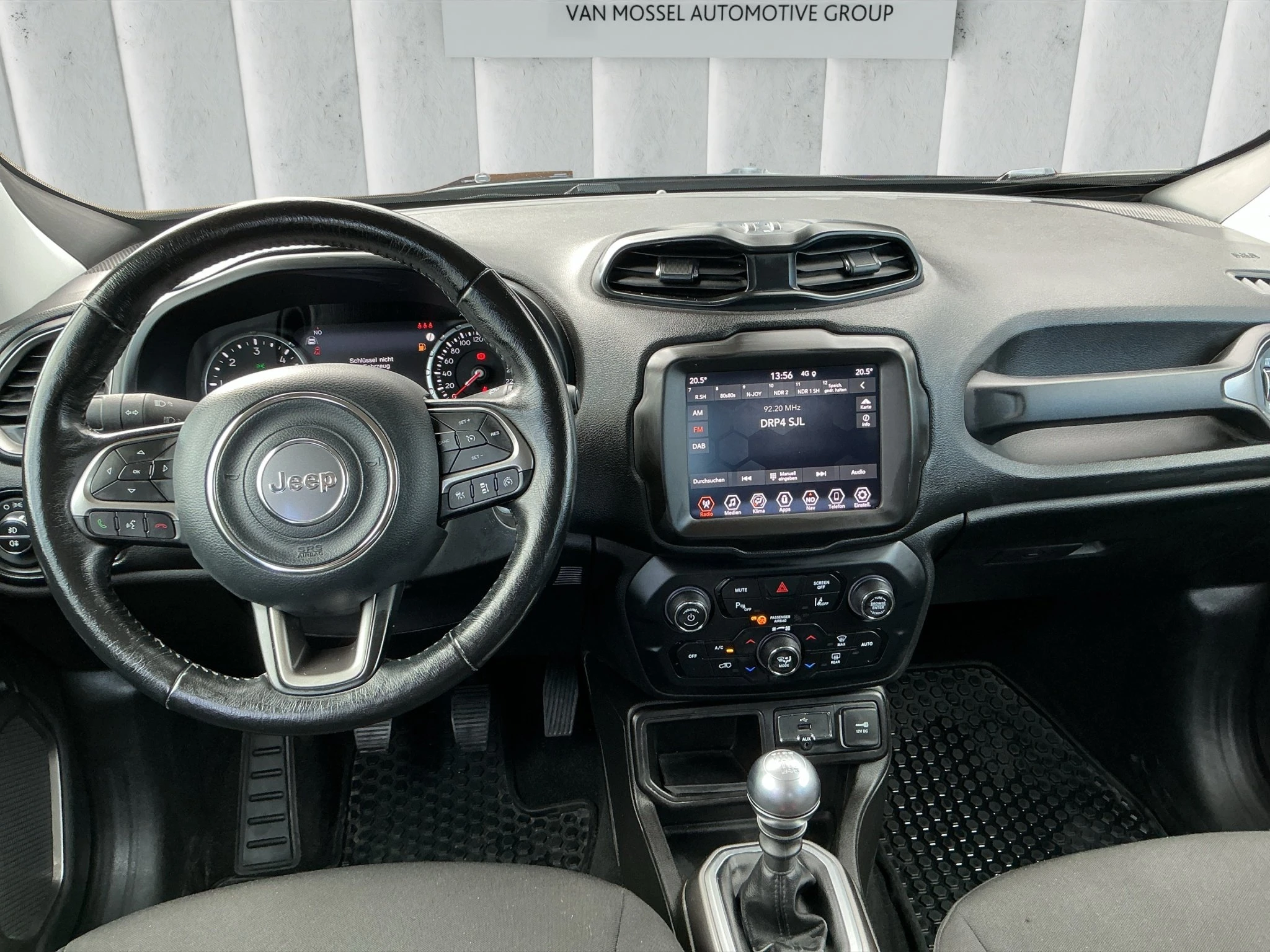Jeep-Renegade-image-11