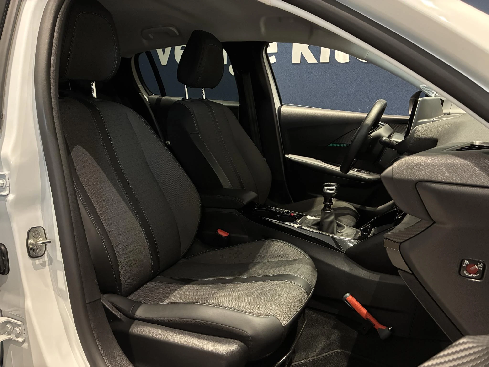 Peugeot-208-image-3