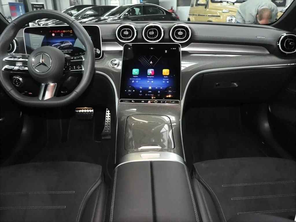 Mercedes-Benz-C-Klasse 300-image-11