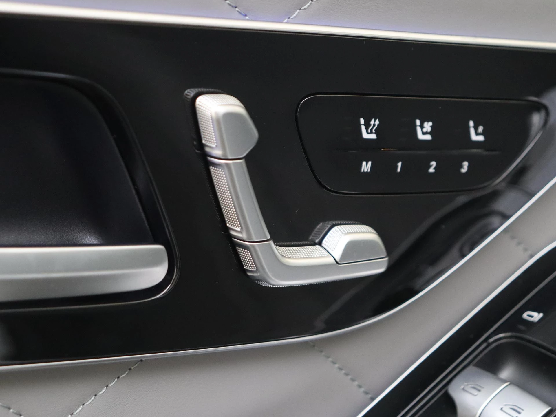 Mercedes-Benz-S-Klasse-image-25