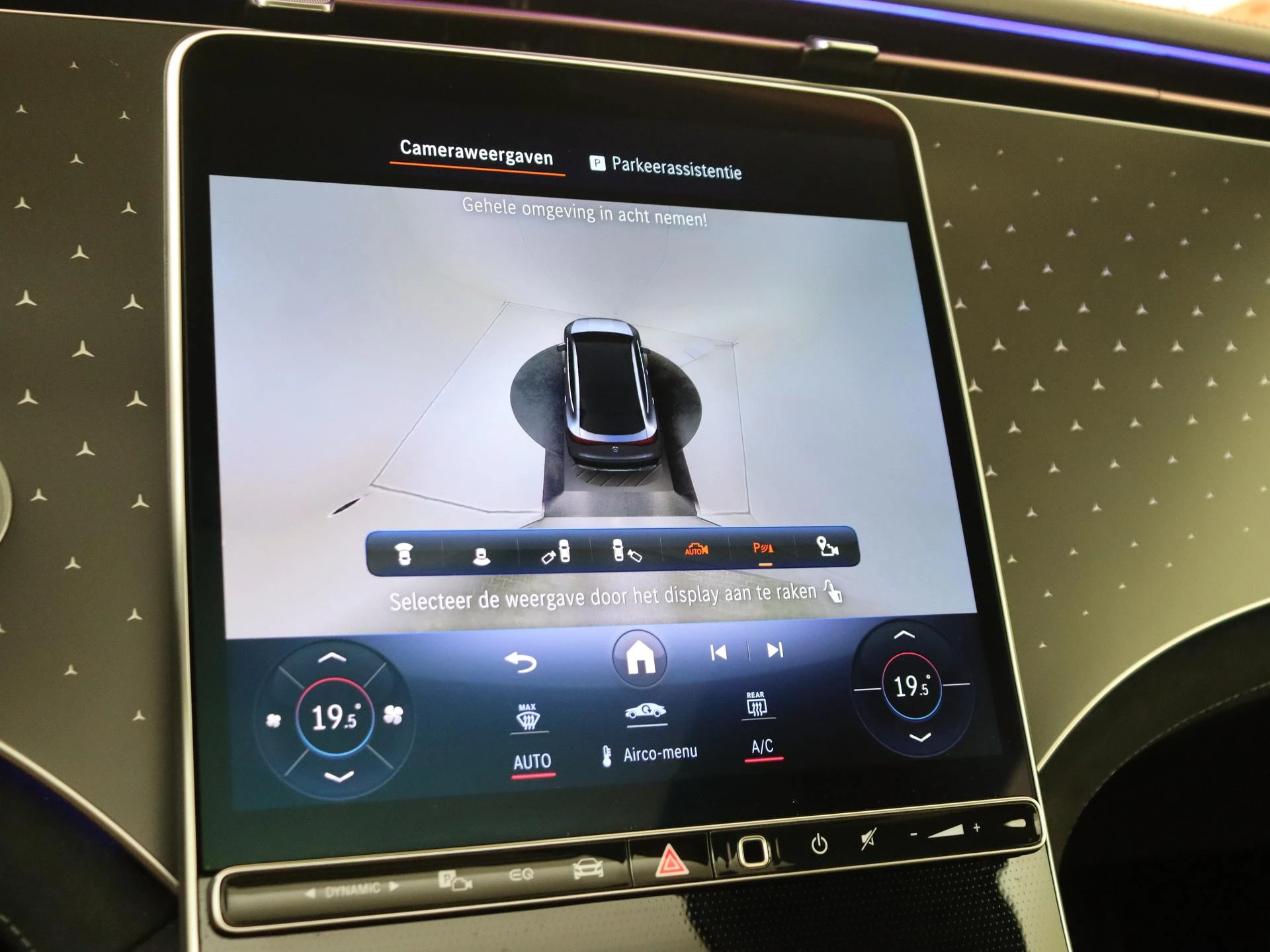 Mercedes-Benz-EQE-image-18