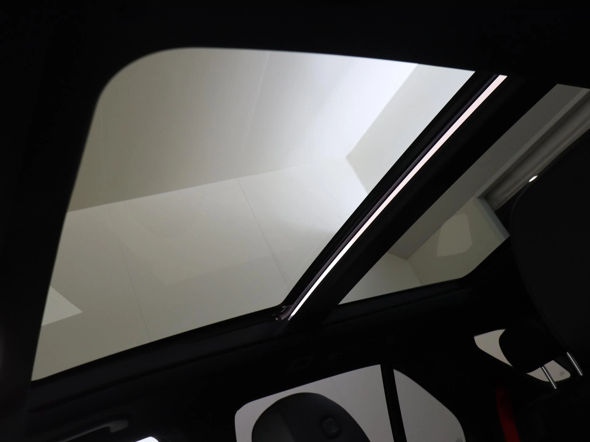 Mercedes-Benz-GLE-image-34