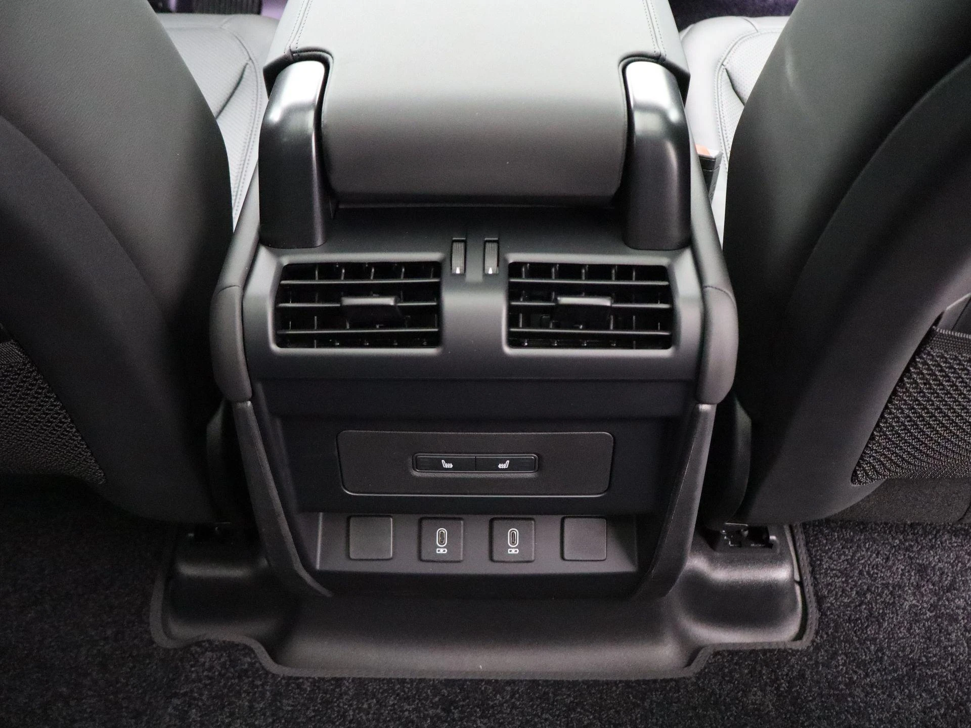 Land Rover-Defender-image-41