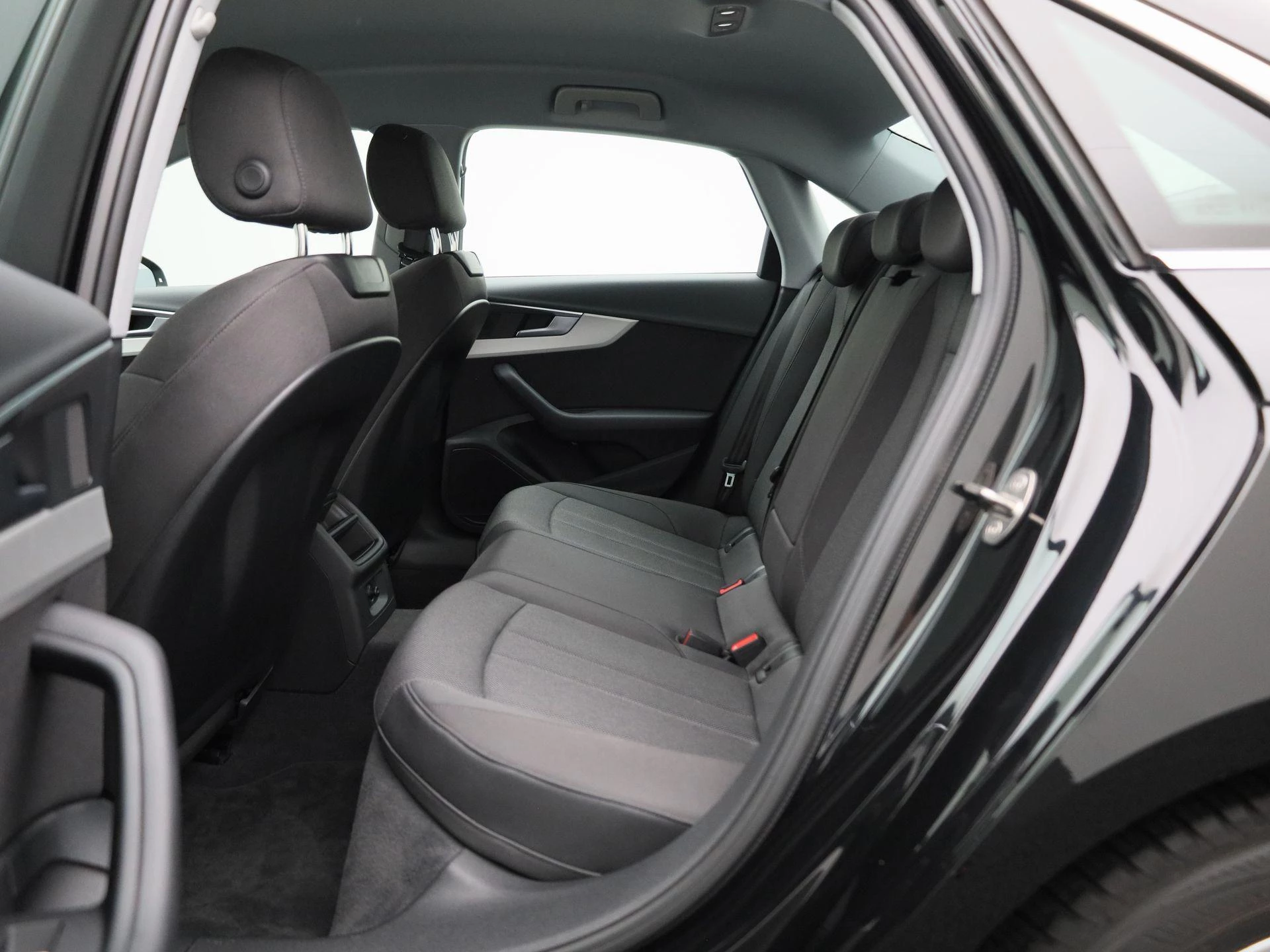Audi A4 2.0 30 TDi 100kW S tronic Attraction B.E