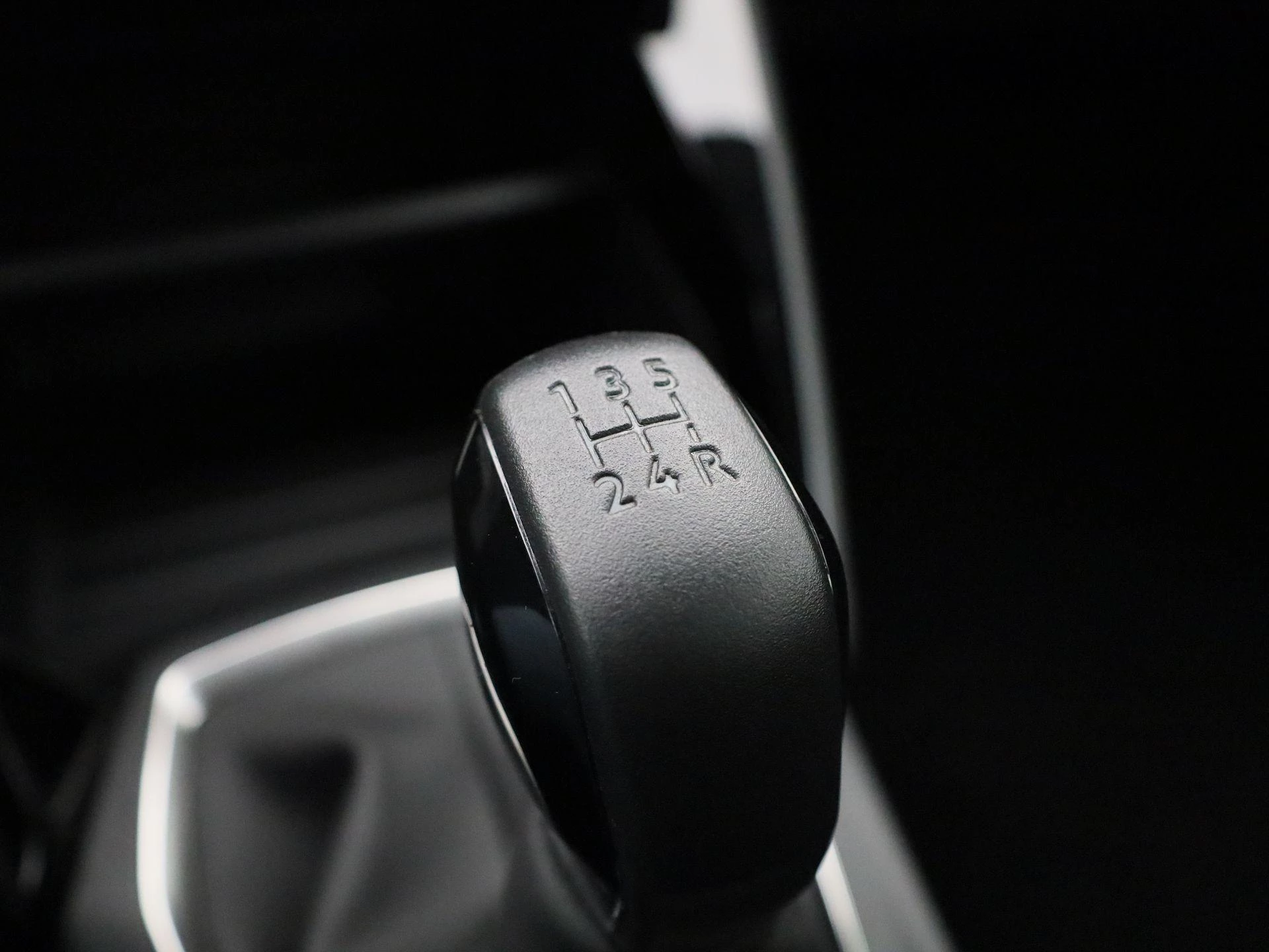 Peugeot-208-image-19