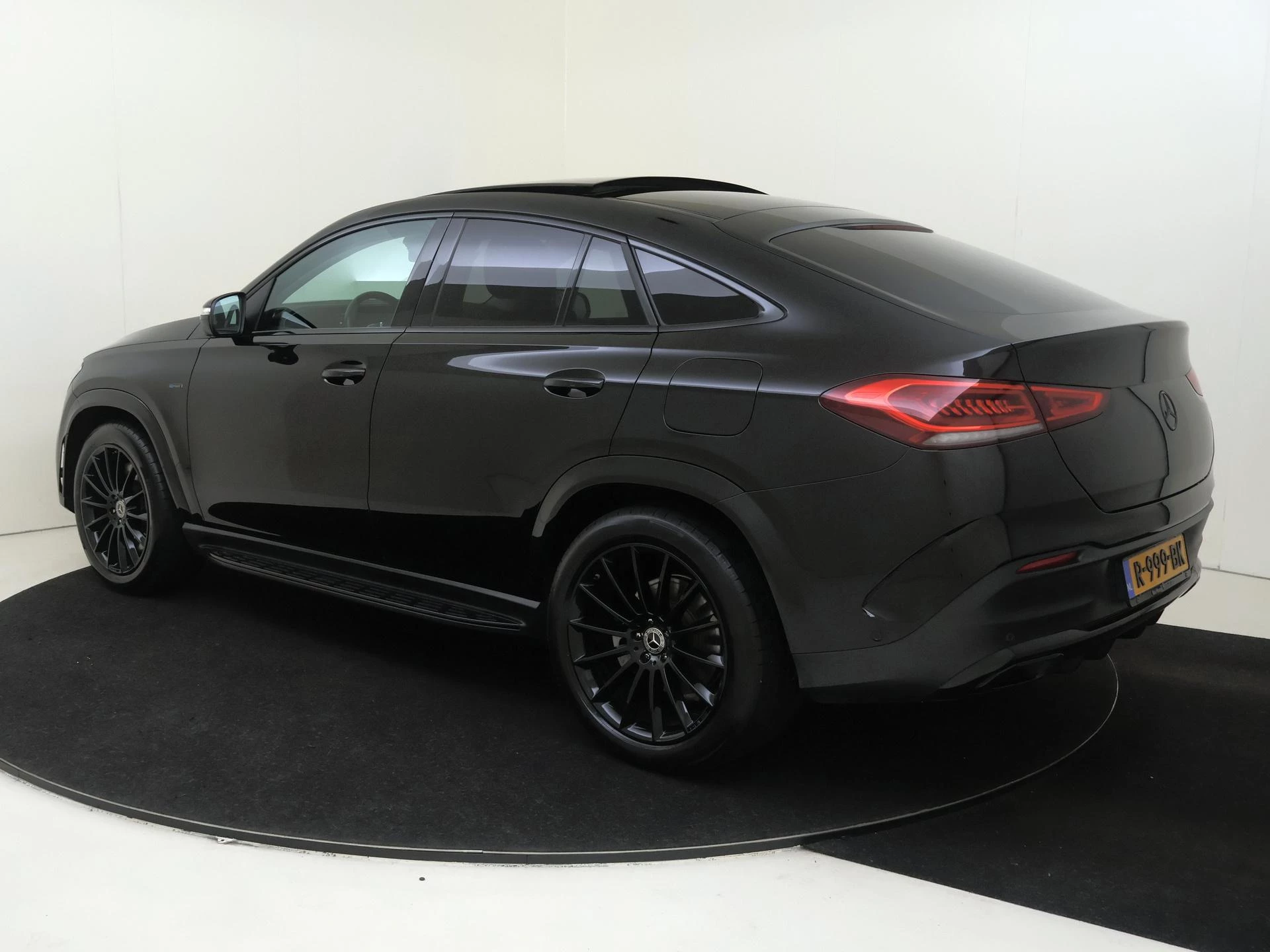 Mercedes-Benz-GLE-image-2