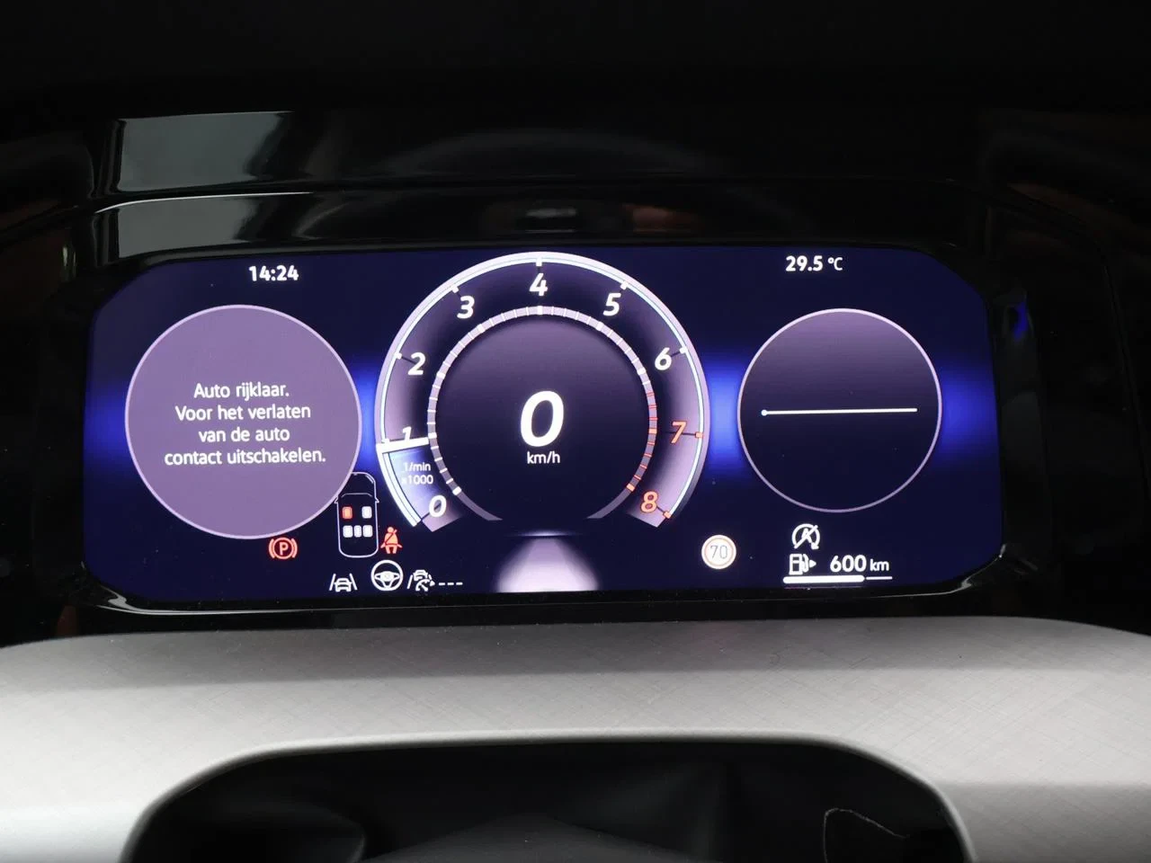 Volkswagen-Golf-image-12