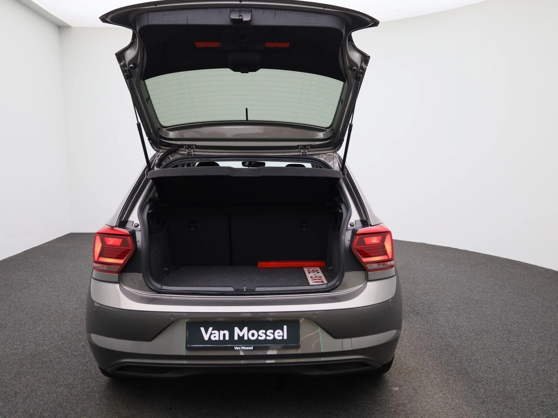 Volkswagen-Polo-image-12