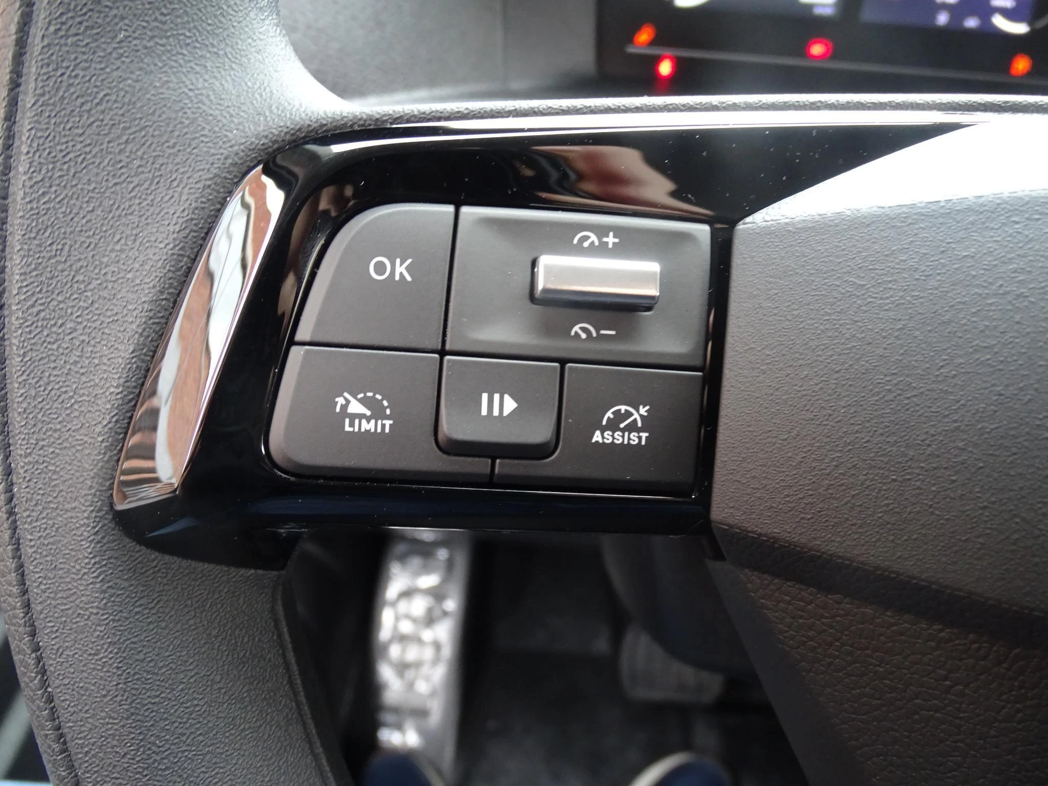 Opel-Vivaro-image-12